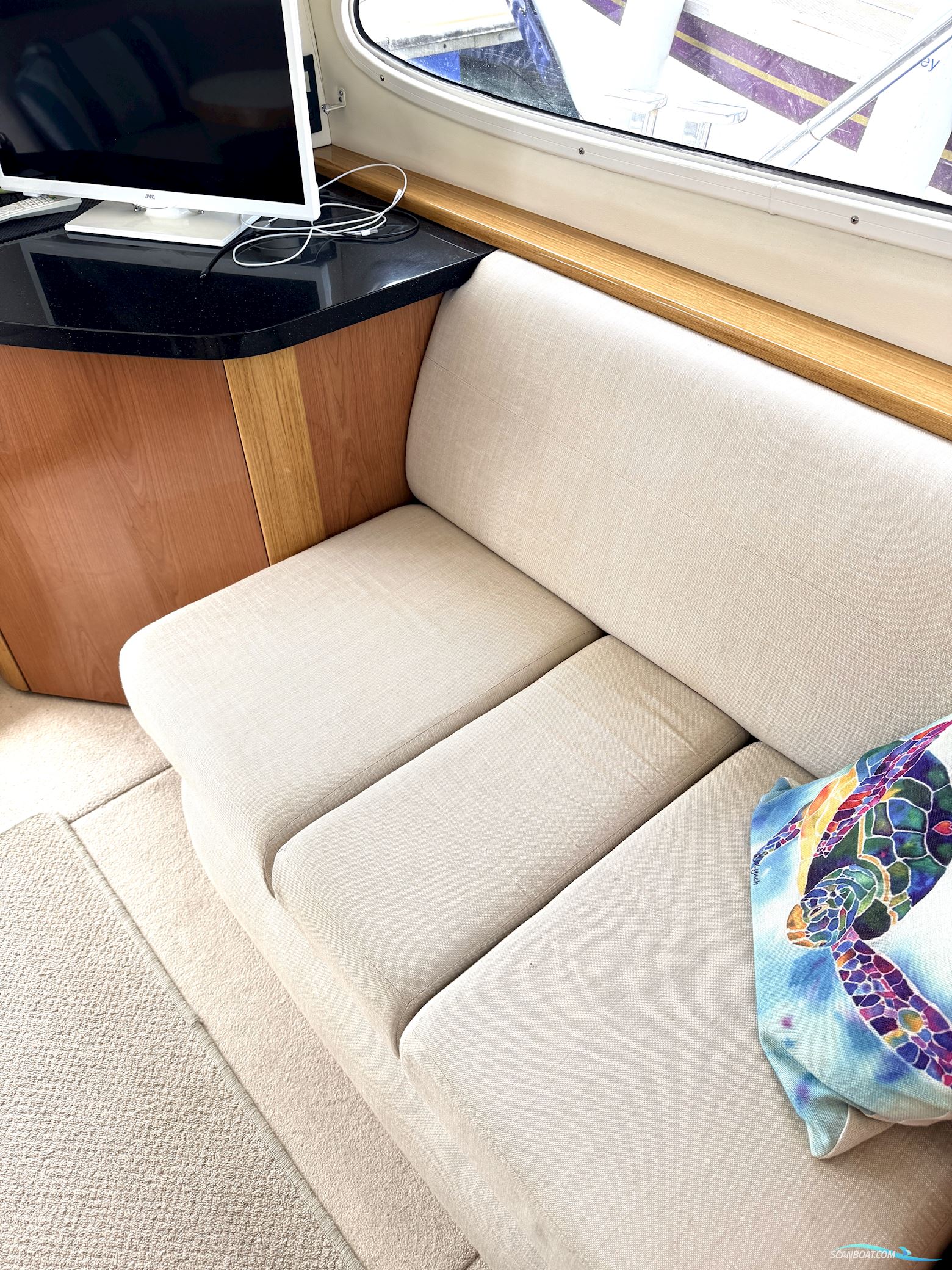 Sealine F37