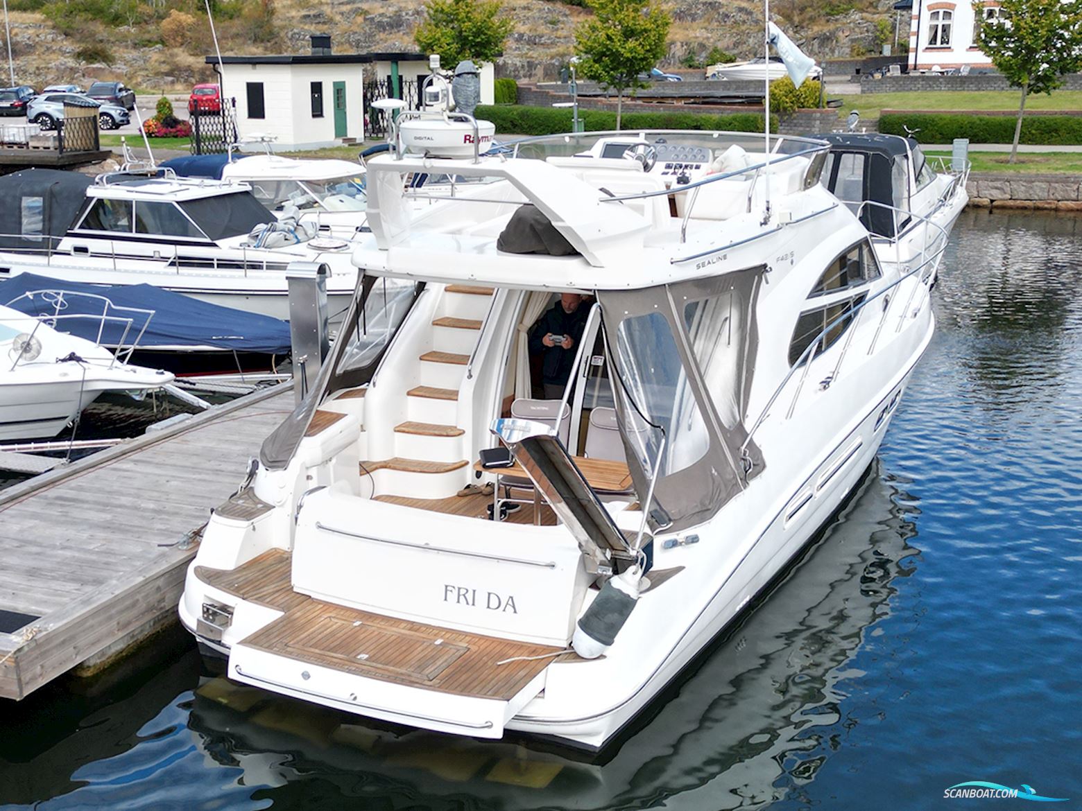 Sealine F42/5