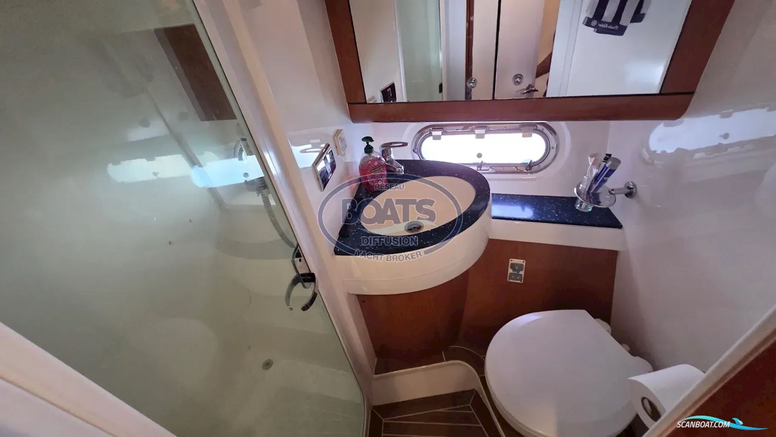 Sealine F42.5
