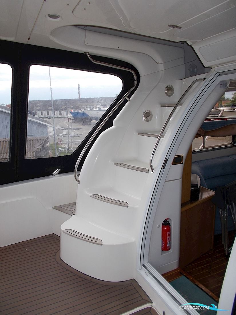 Sealine F44