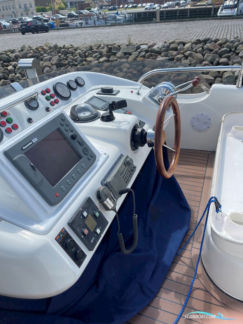 Sealine F44