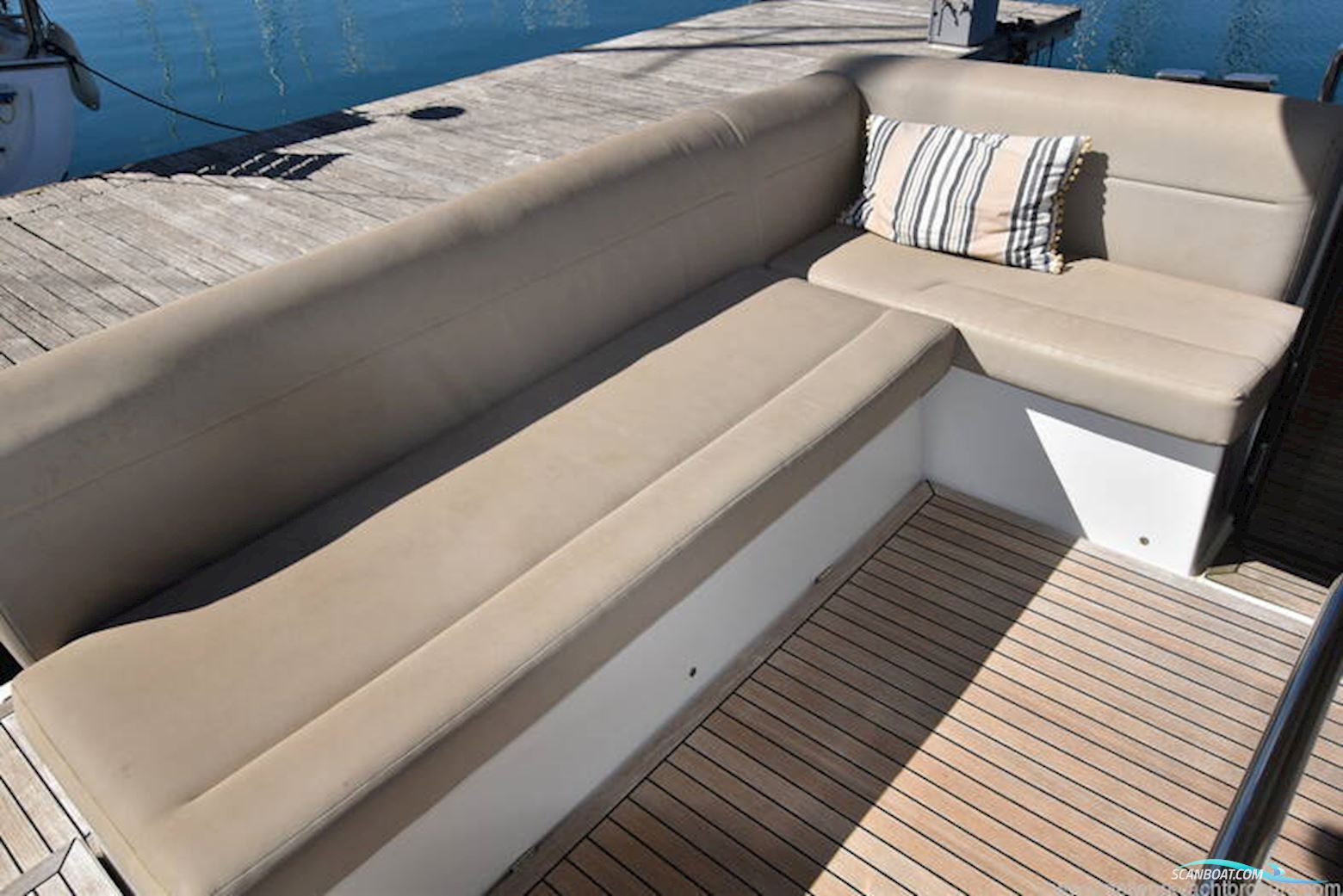 Sealine International C330