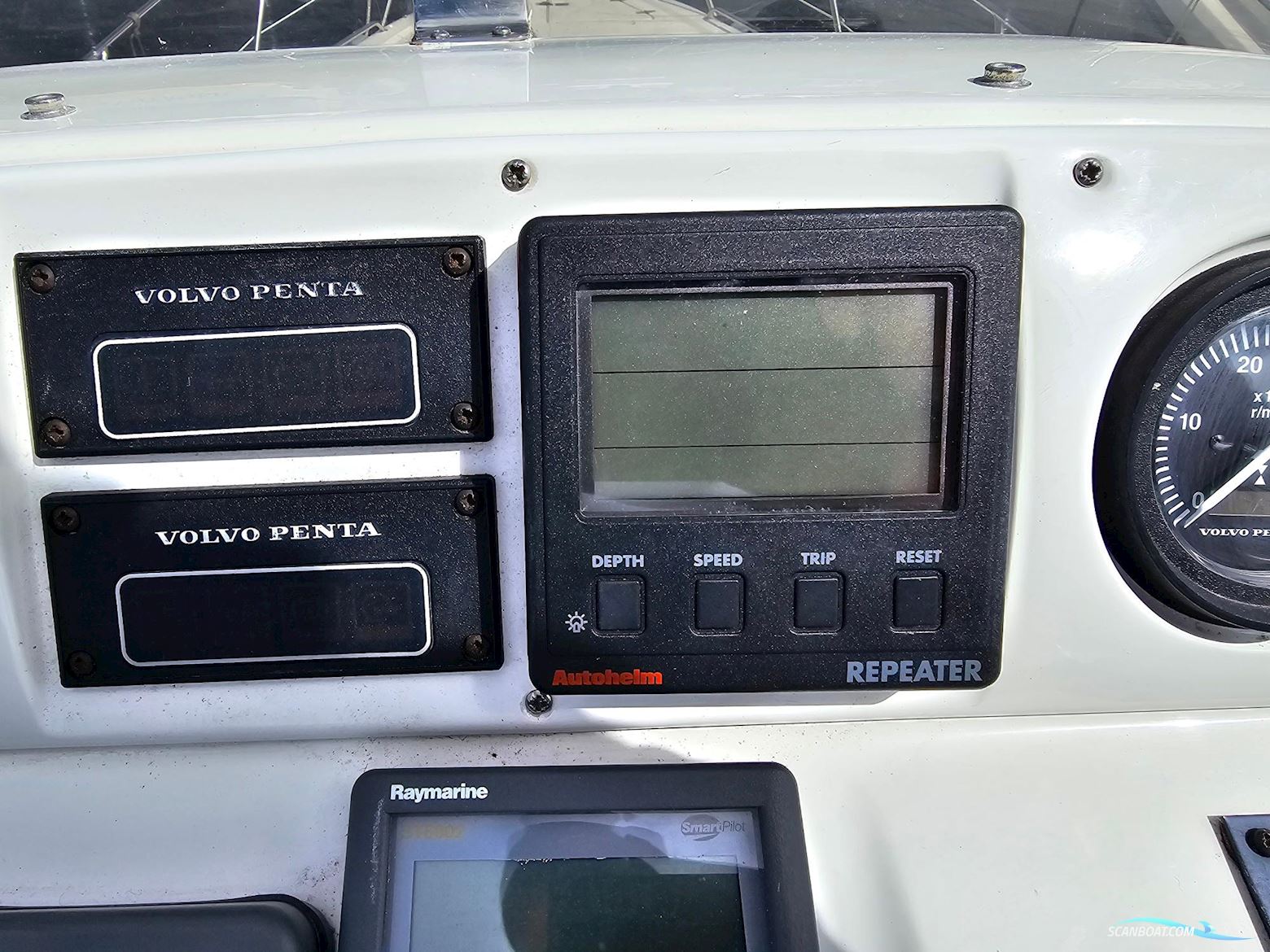 Sealine International F33