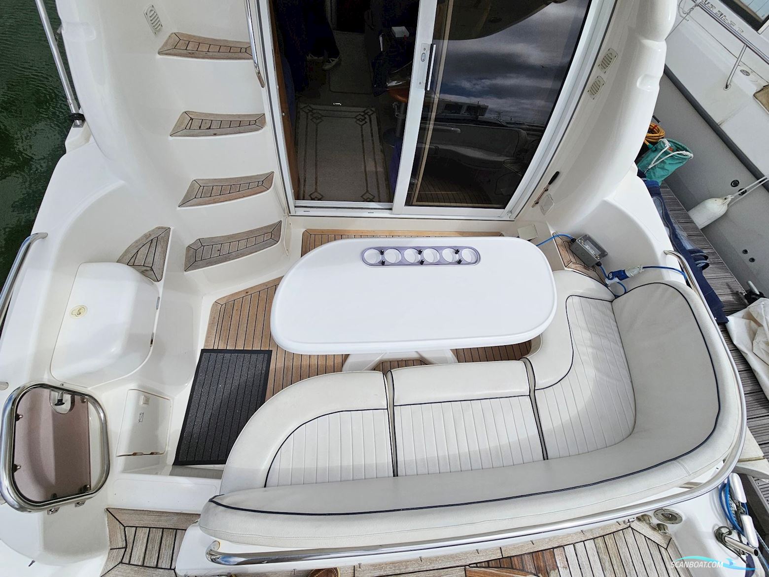 Sealine International F33