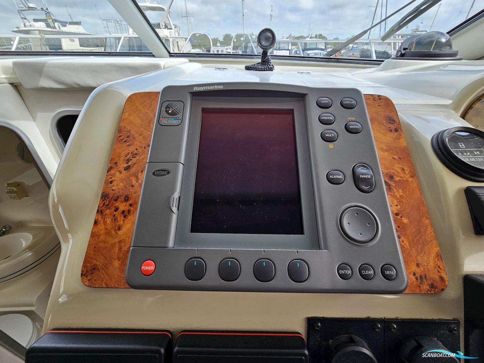 Sealine International F33