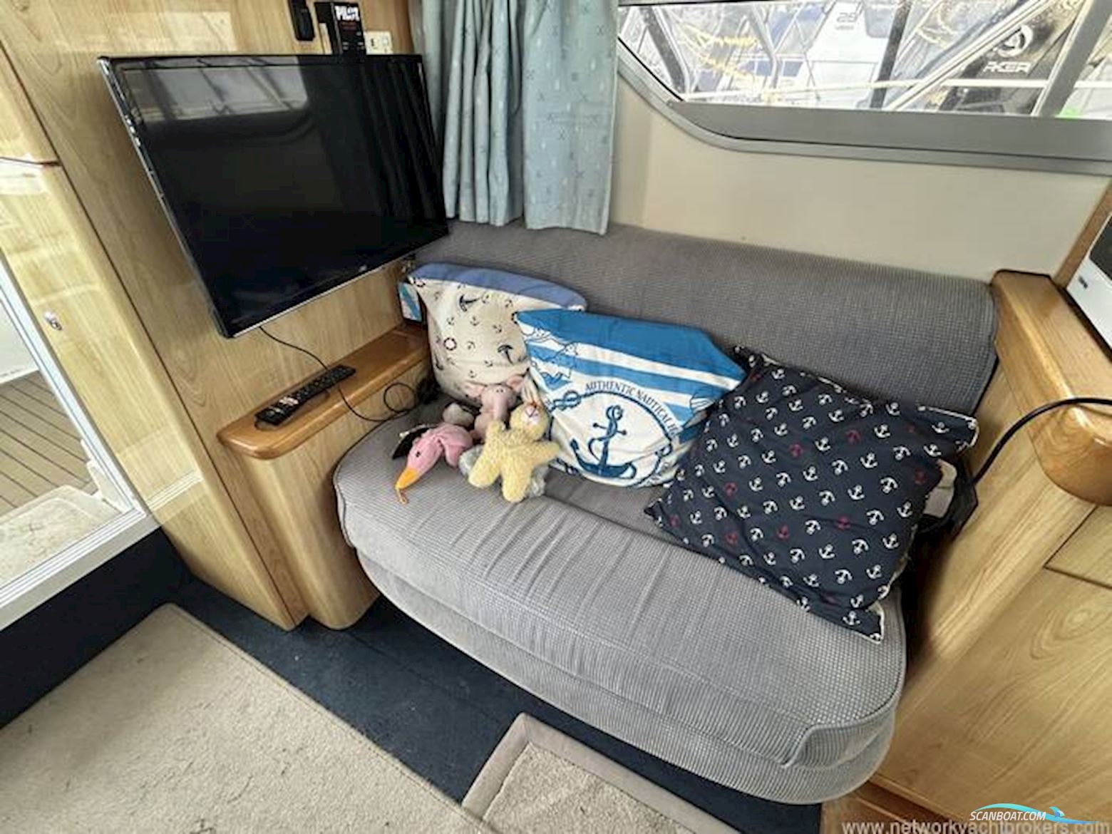 Sealine International F33