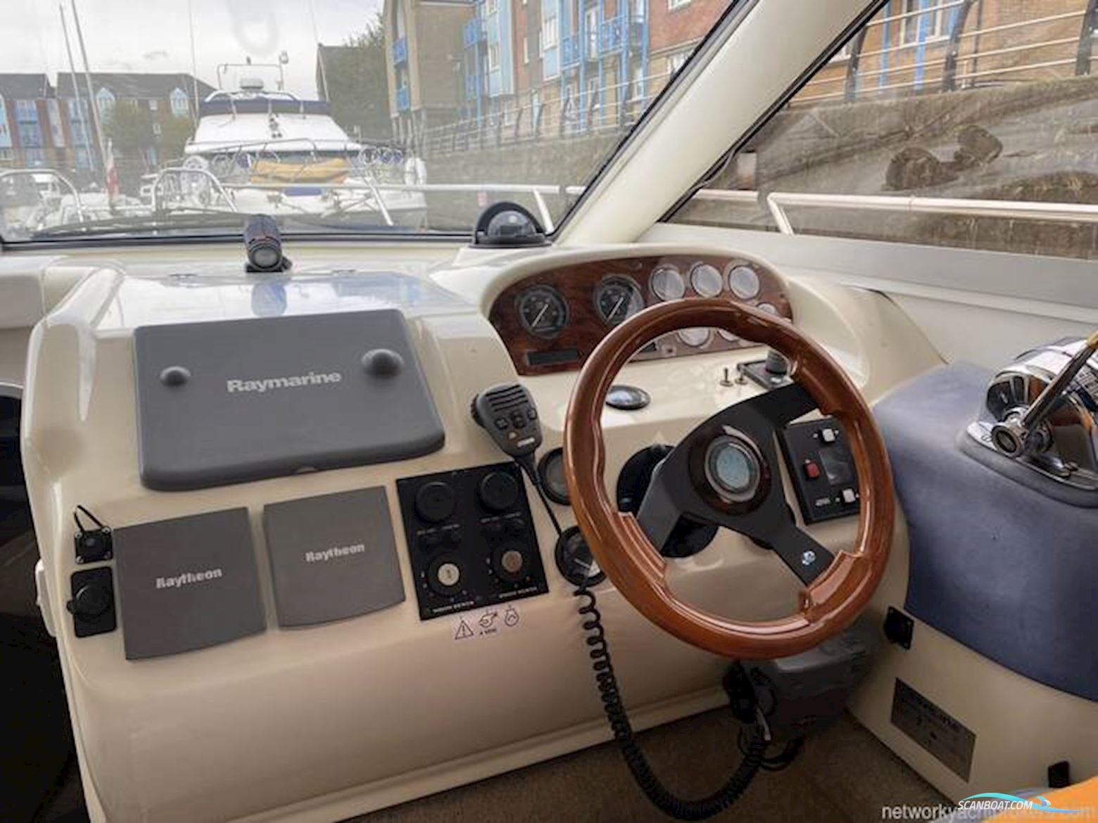 Sealine International F33