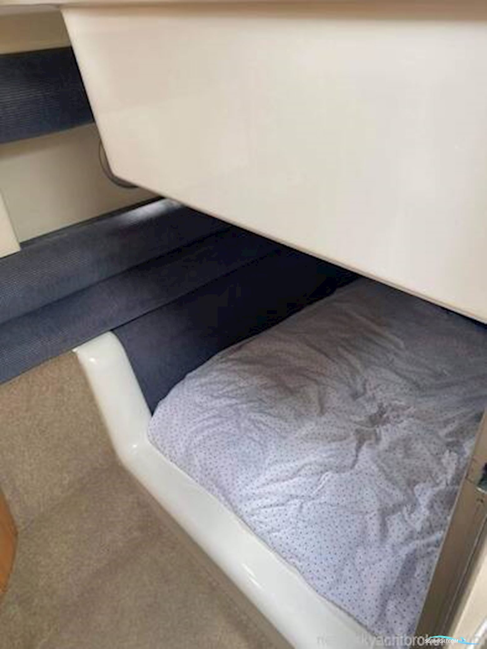 Sealine International F33