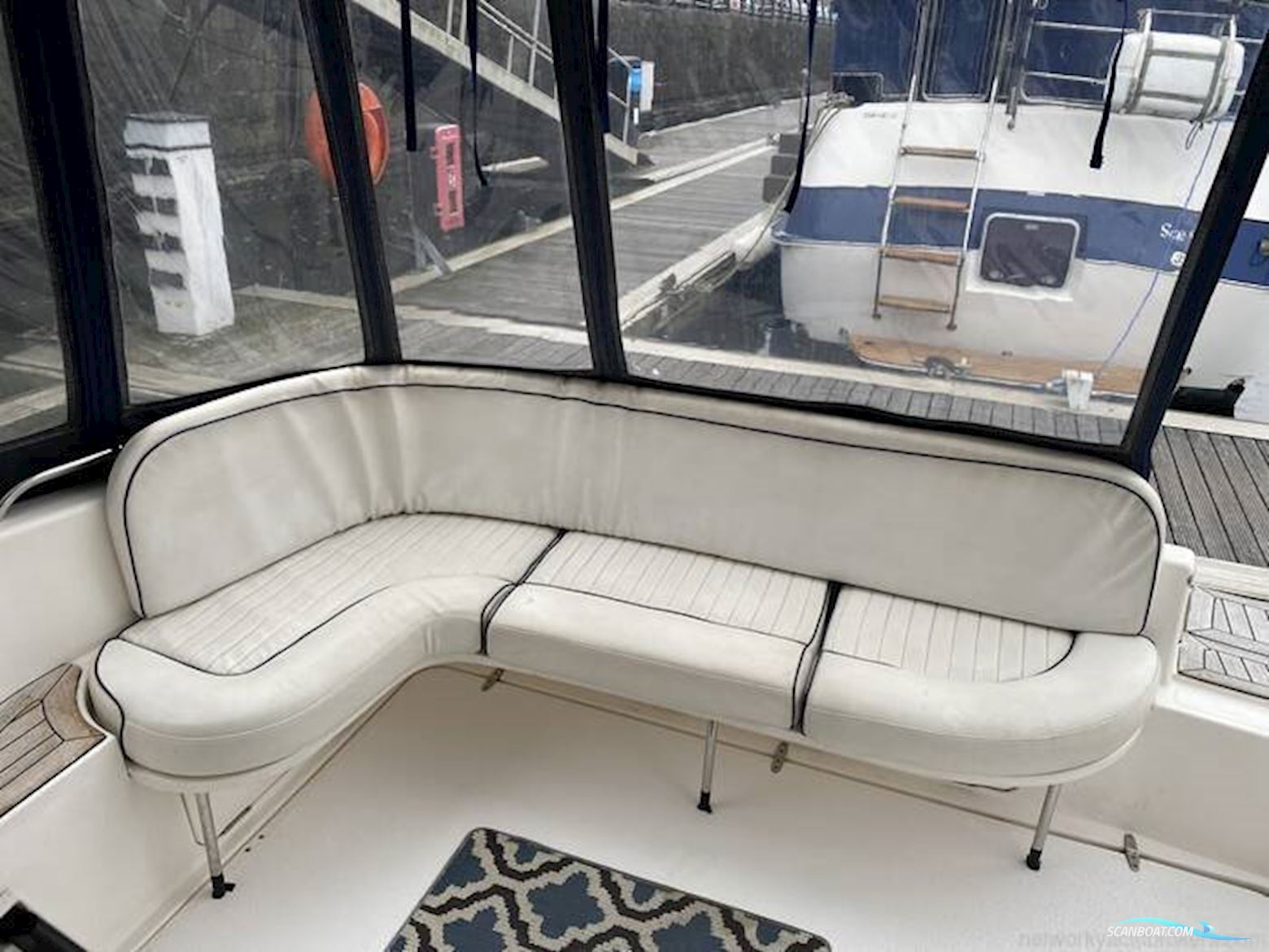 Sealine International F33