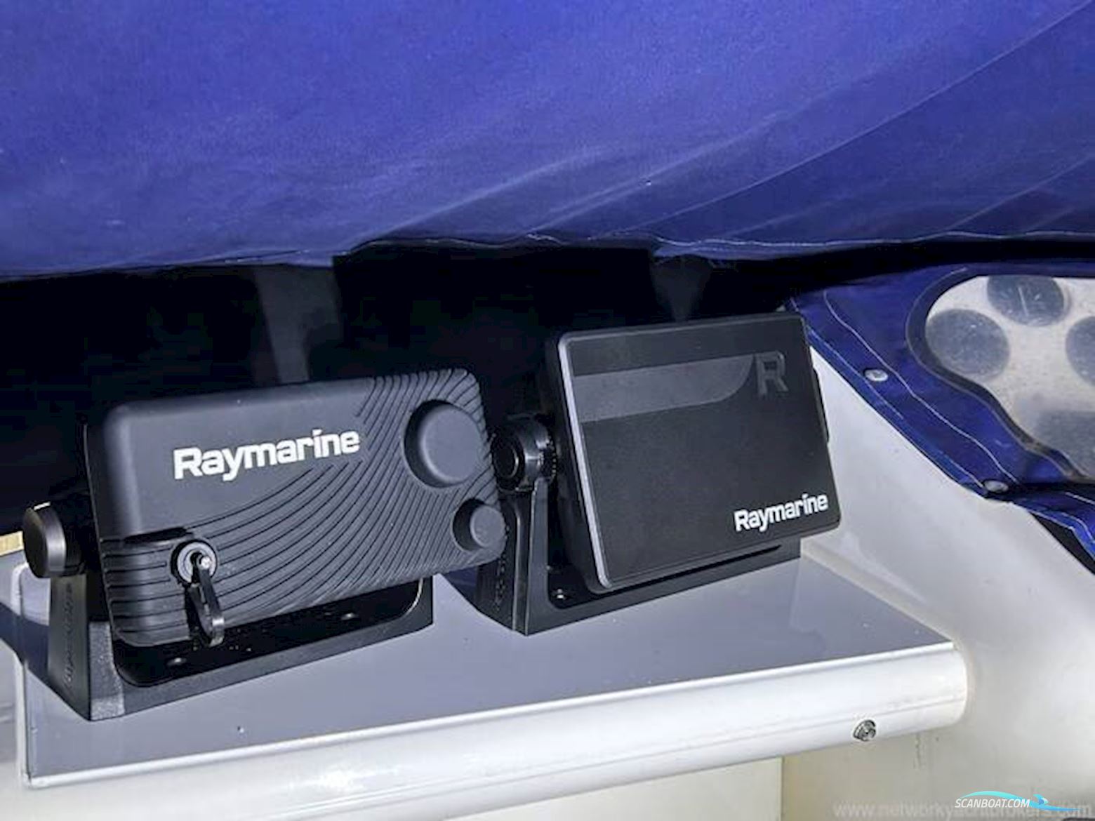 Sealine International F33