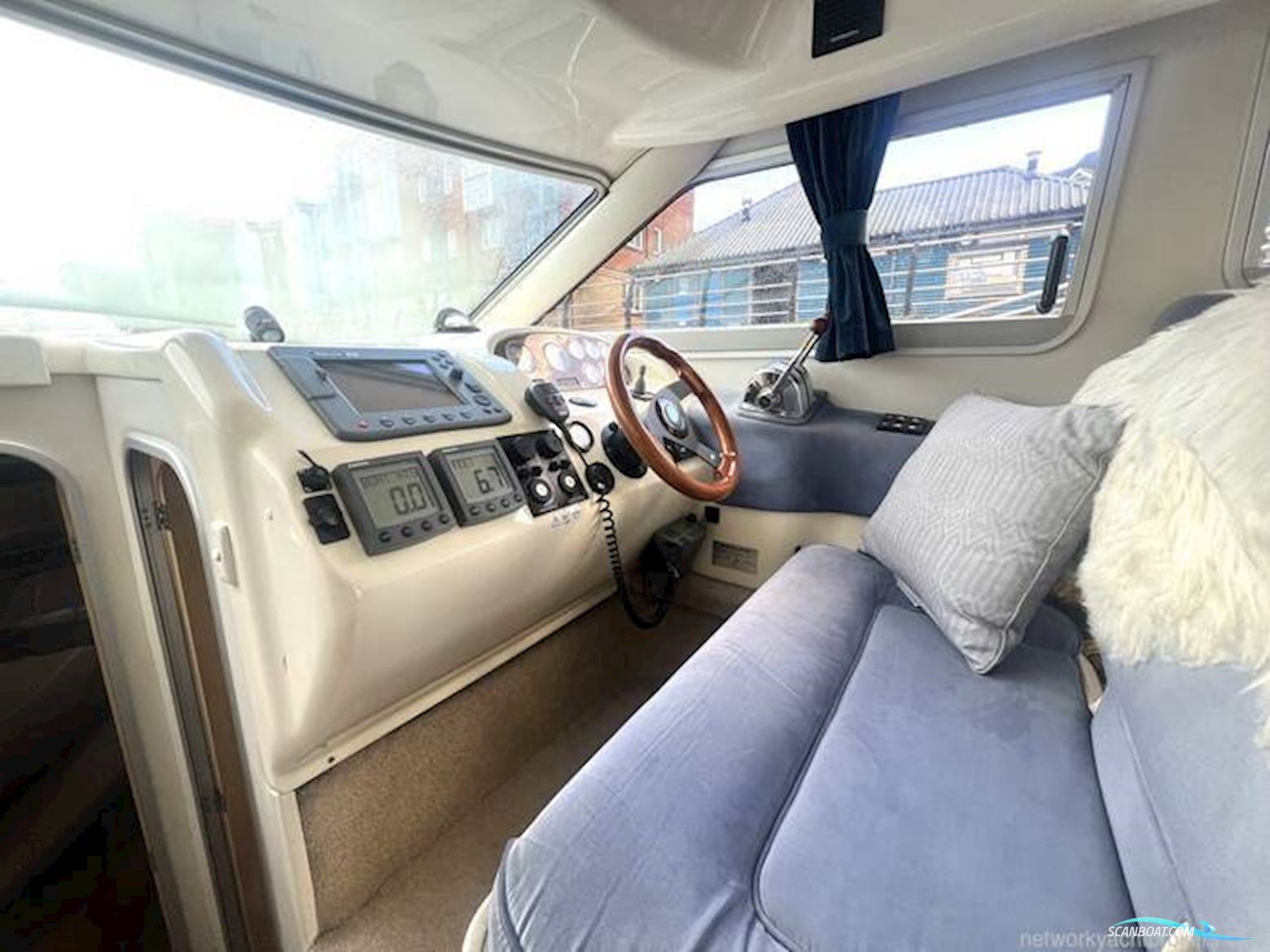 Sealine International F33