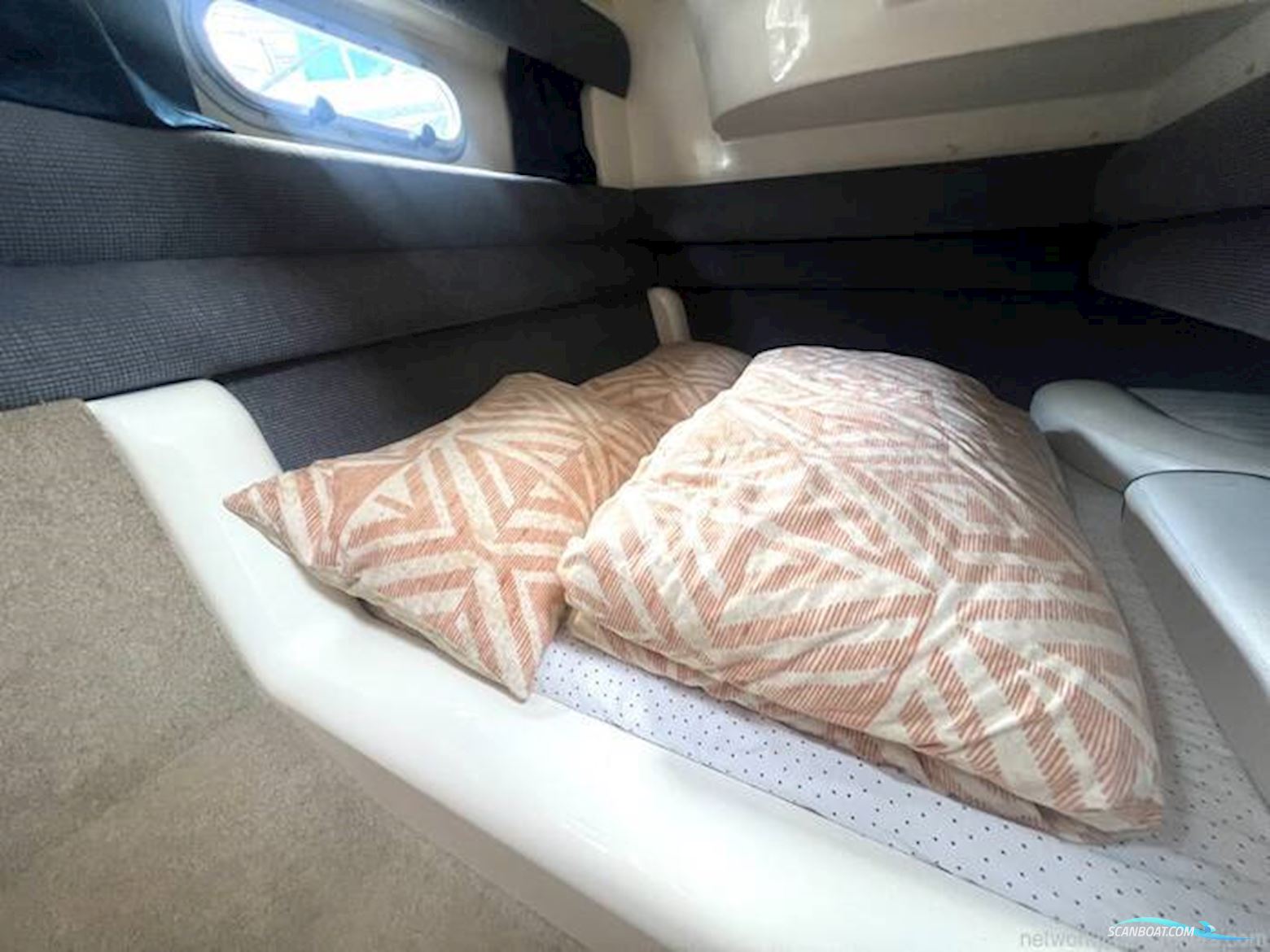 Sealine International F33