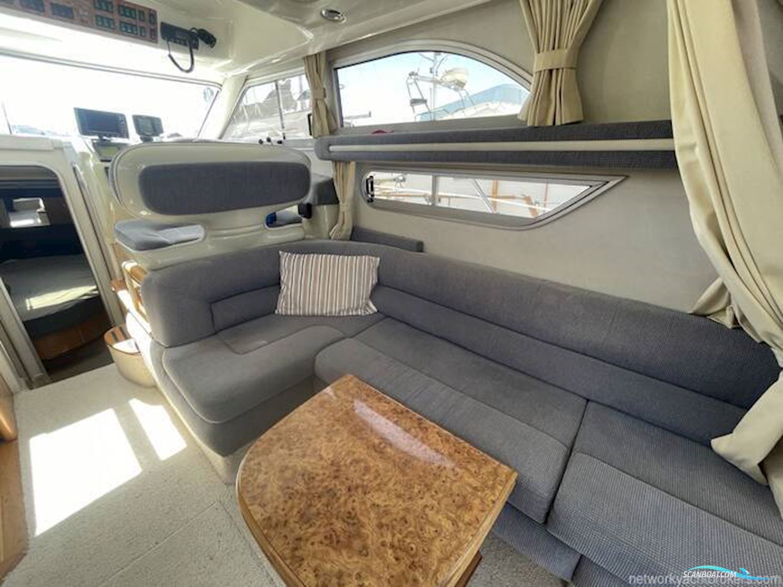 Sealine International F33