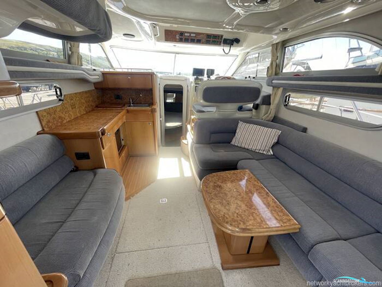 Sealine International F33