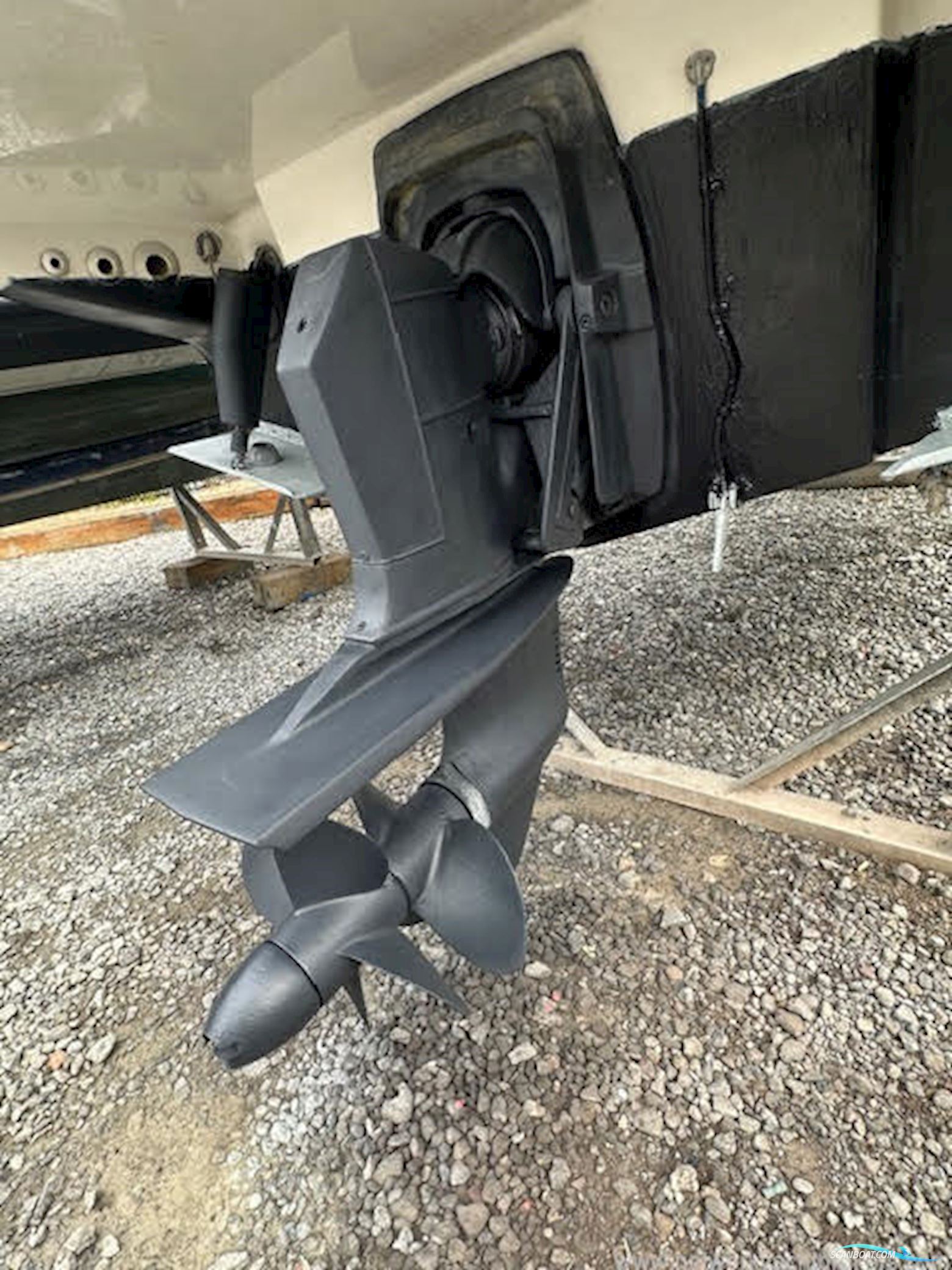 Sealine International S24