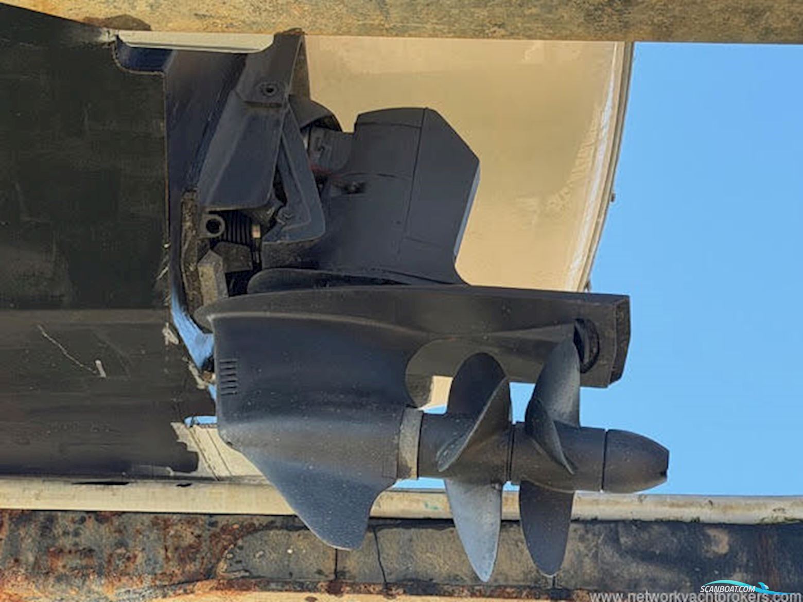 Sealine International S24