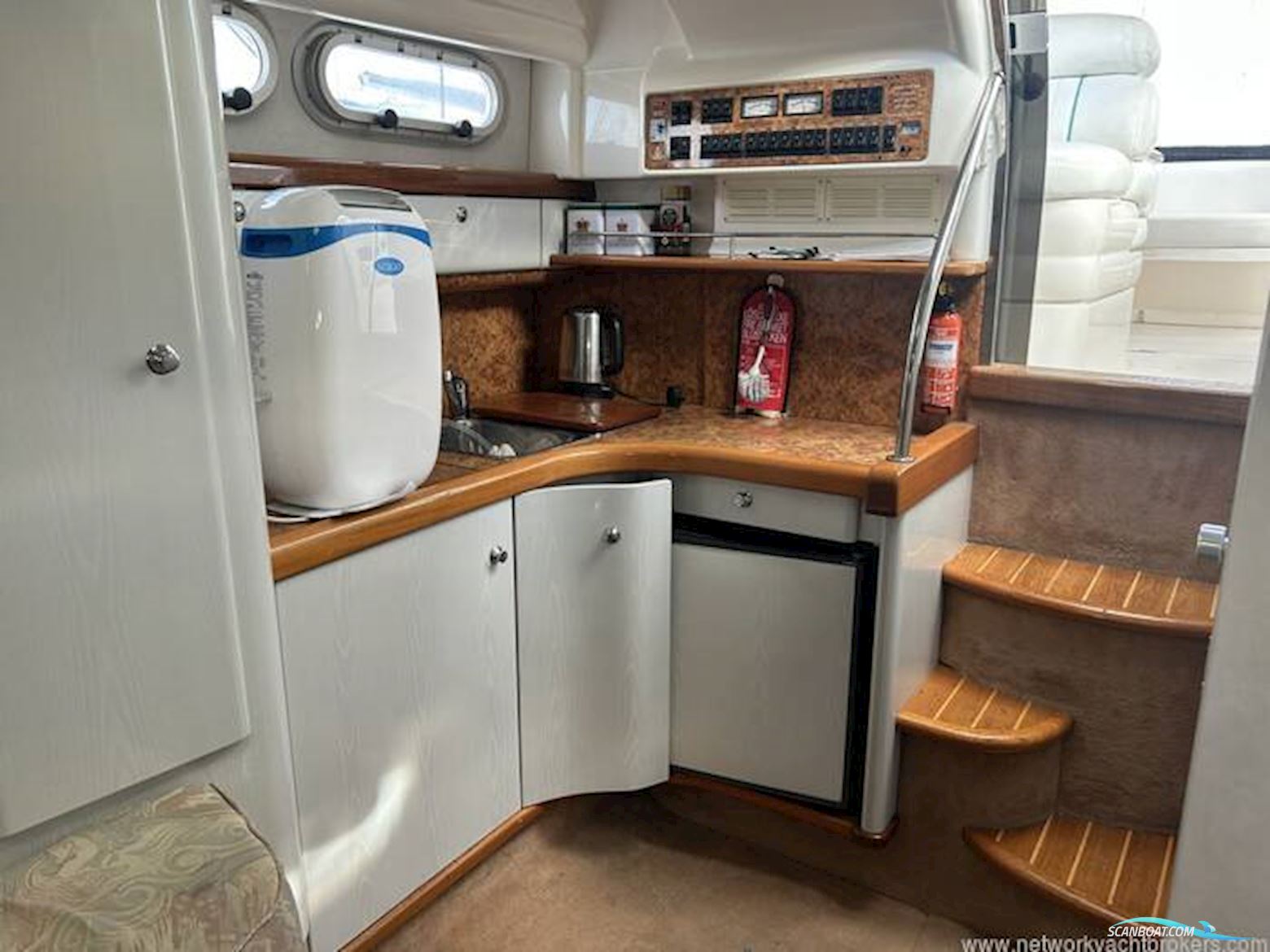 Sealine International S28