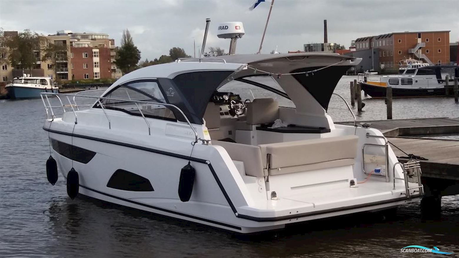 Sealine S330