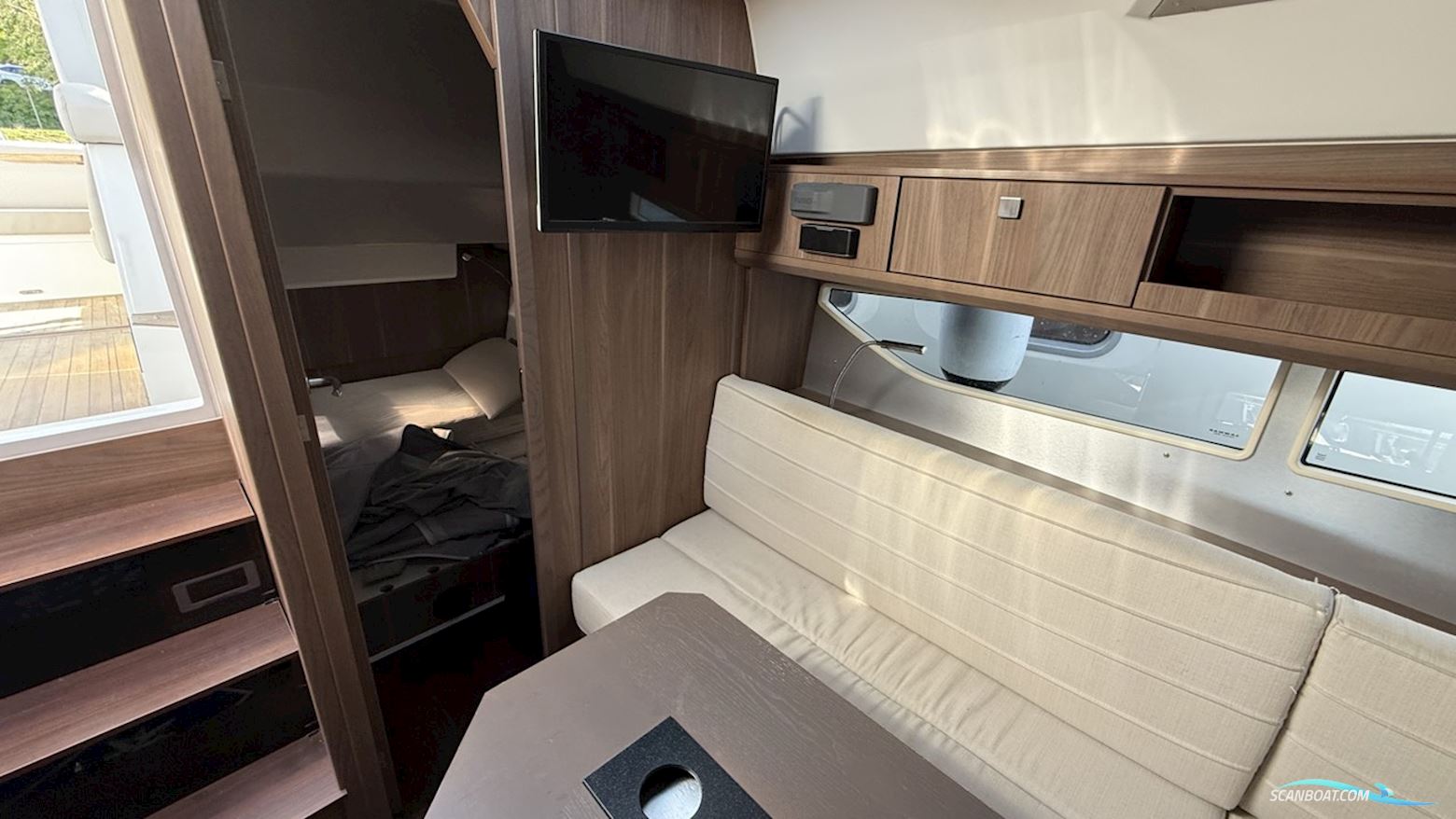 Sealine S330