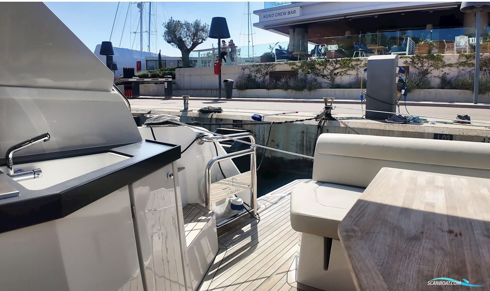 Sealine S335