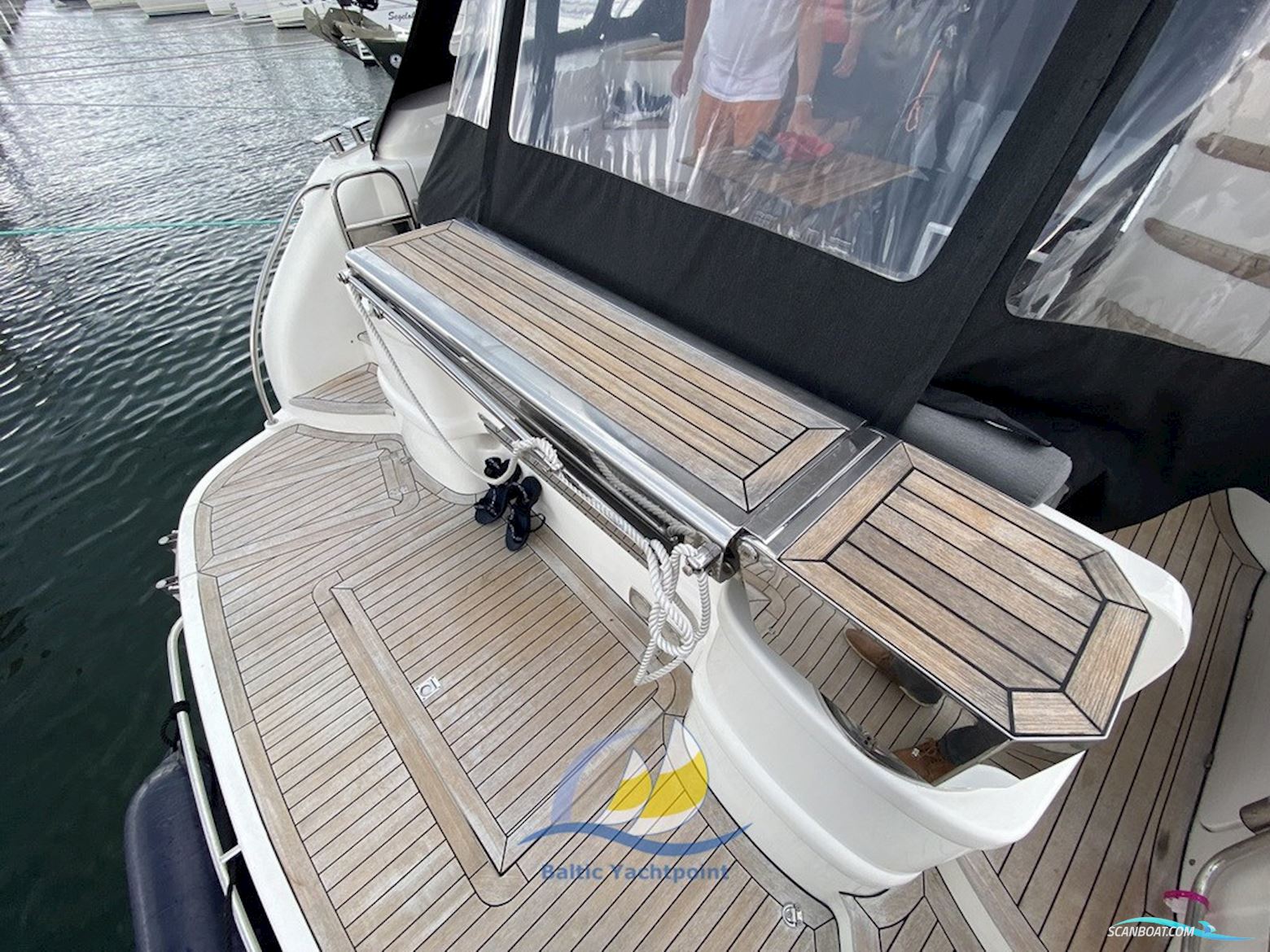 Sealine T52