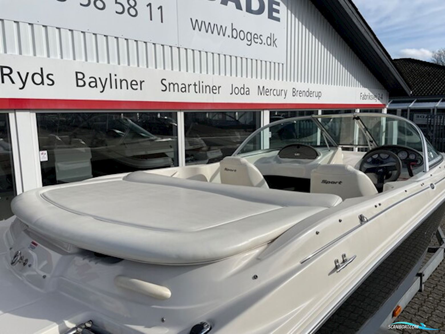 SeaRay 175 Sport Bowrider med 135 hk Mercruiser 3,0L 4 takt i/b og 1350 kg Variant bådtrailer