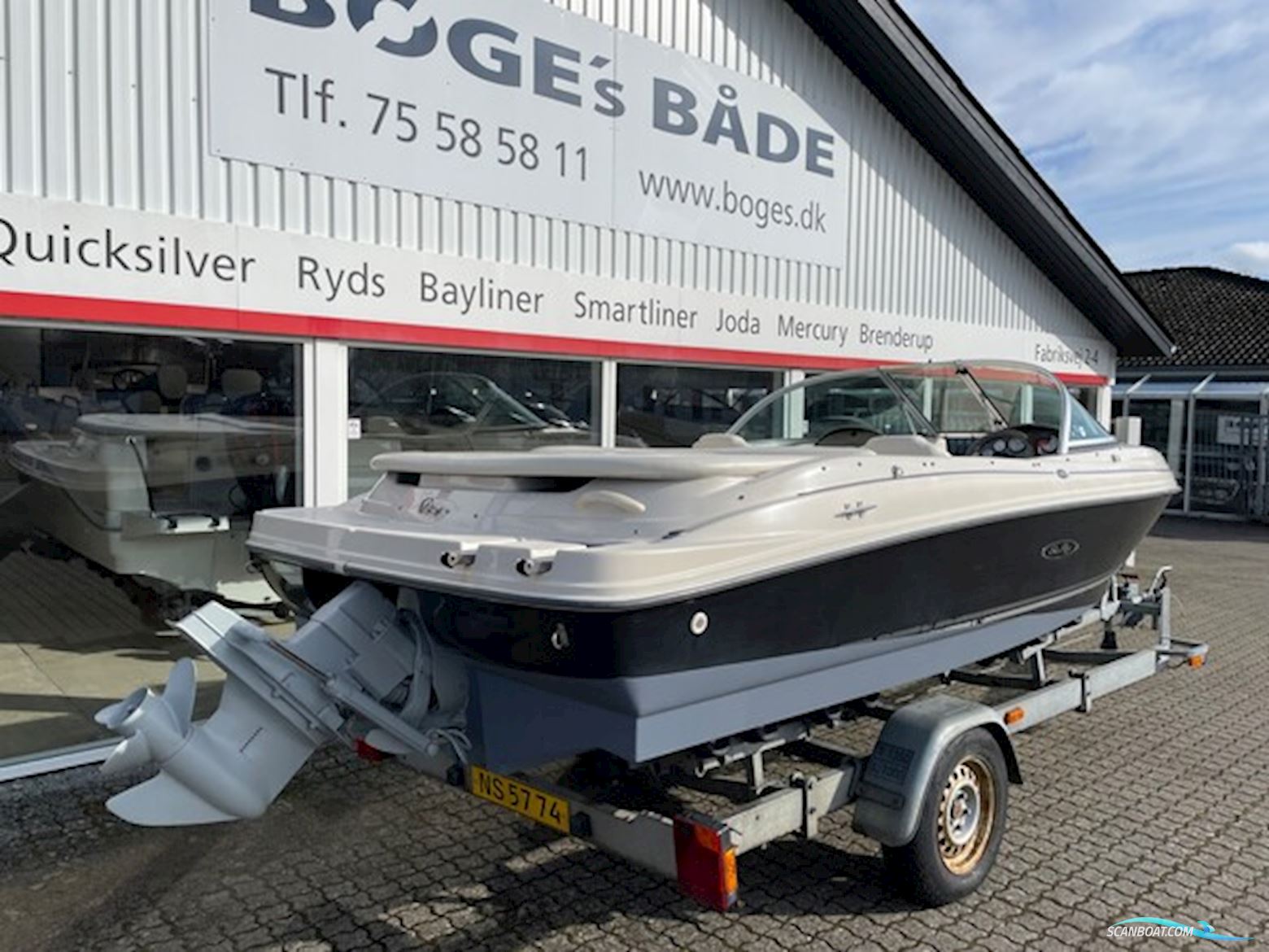 SeaRay 175 Sport Bowrider med 135 hk Mercruiser 3,0L 4 takt i/b og 1350 kg Variant bådtrailer