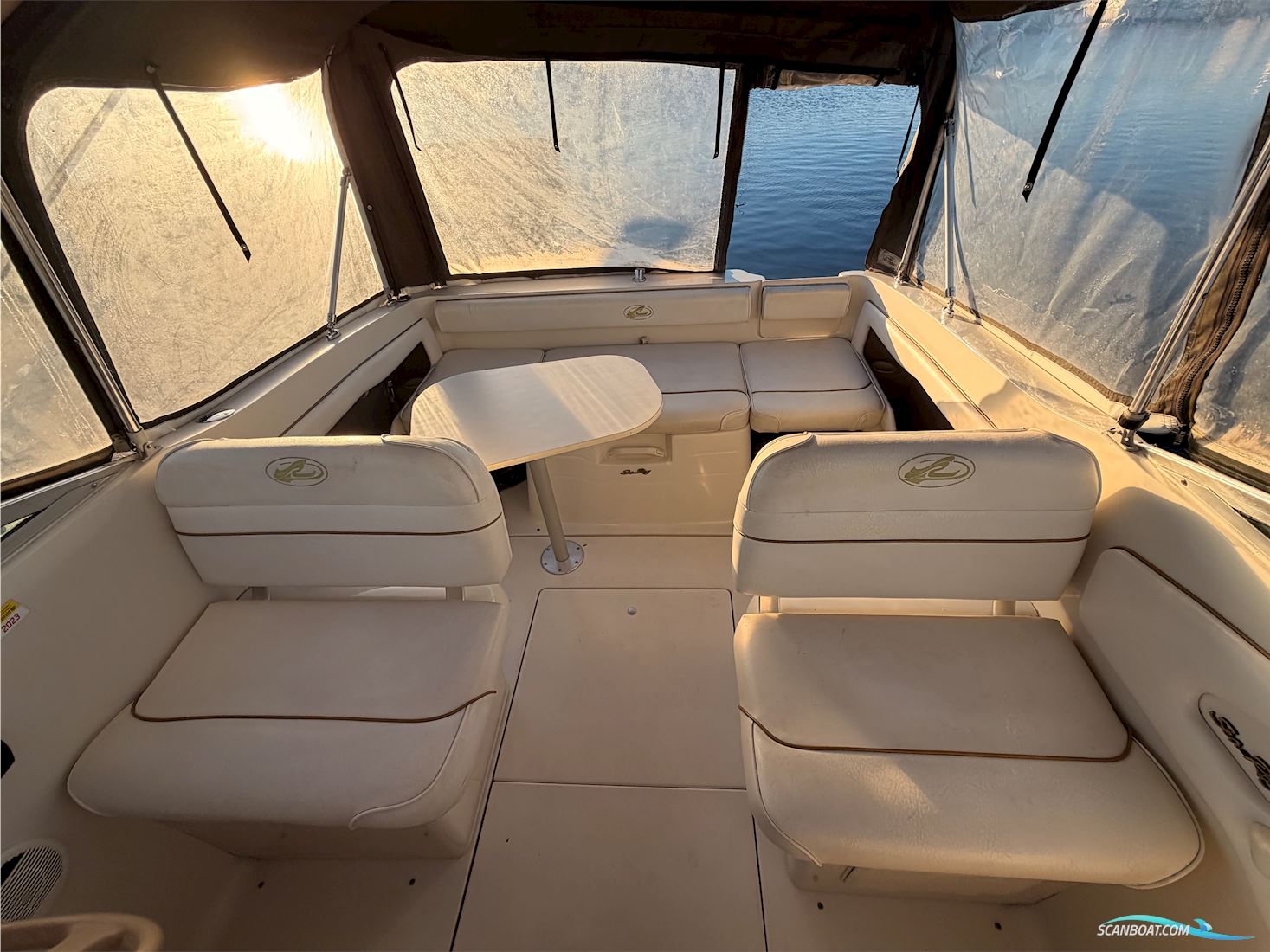 Searay 215 Express Cruiser