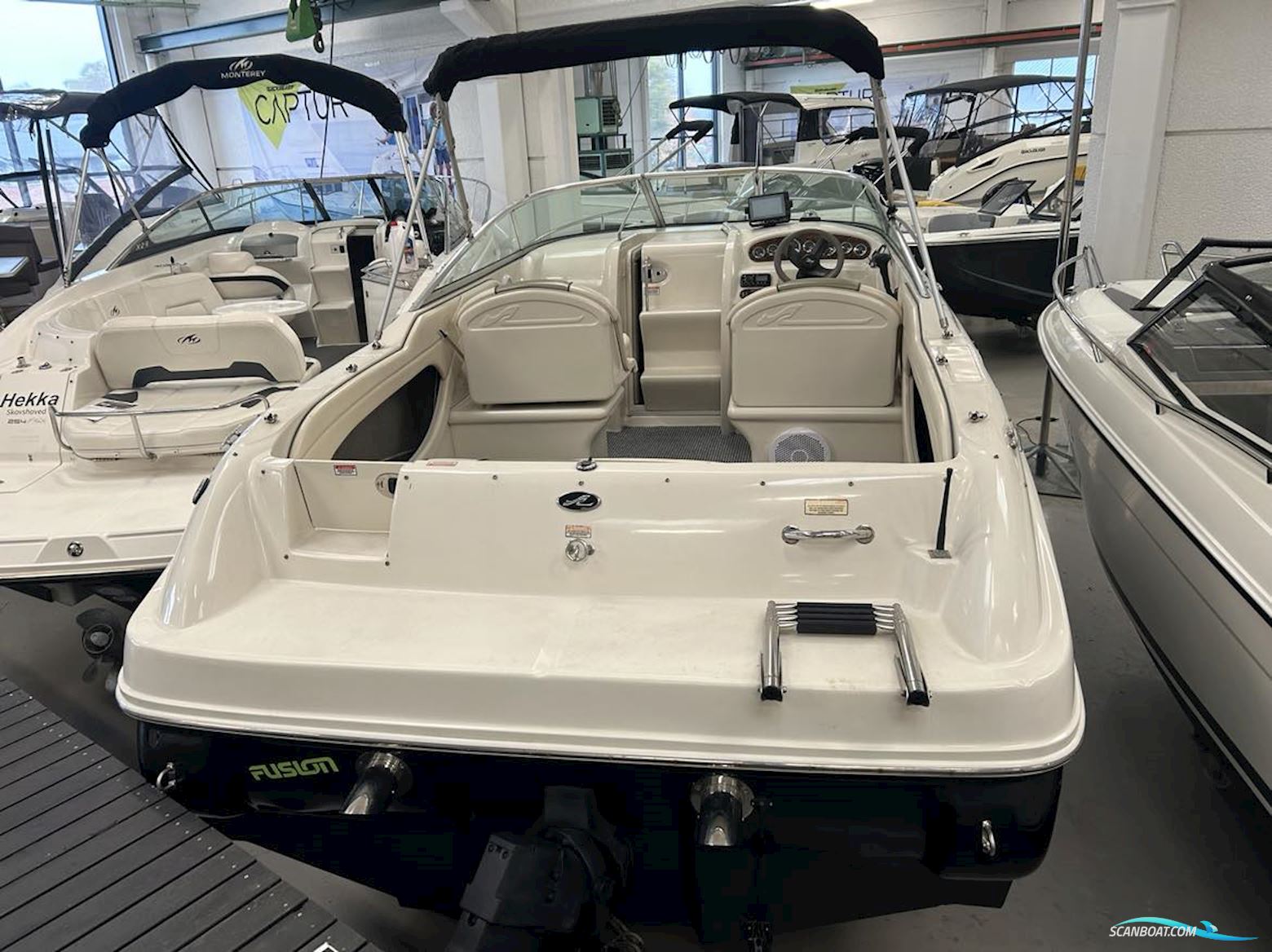 Searay 225 Weekender