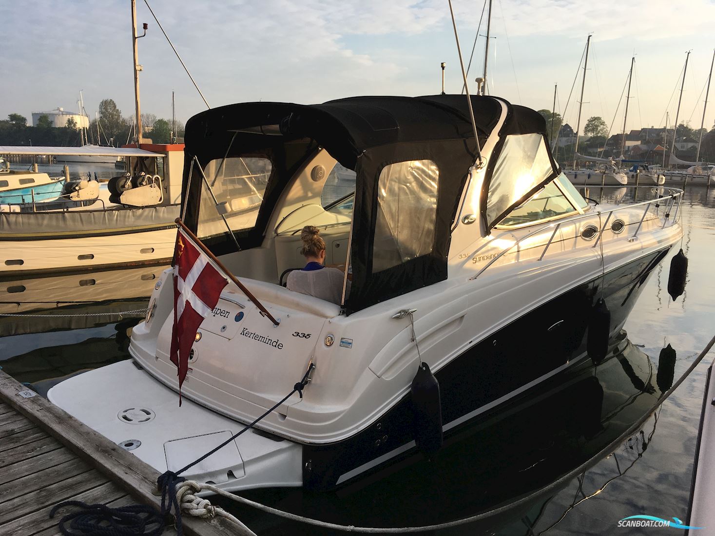 SeaRay 330