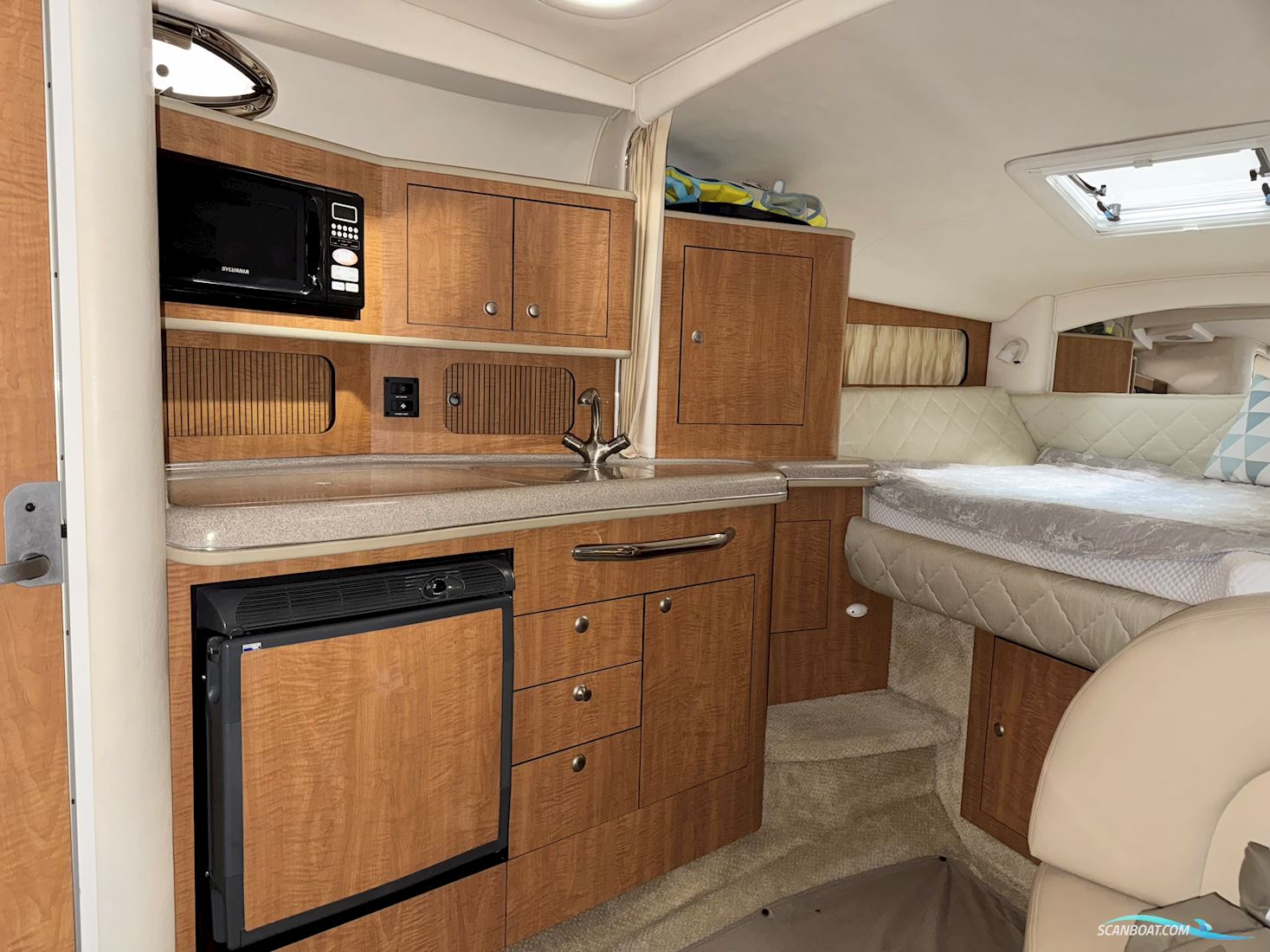 SeaRay 330