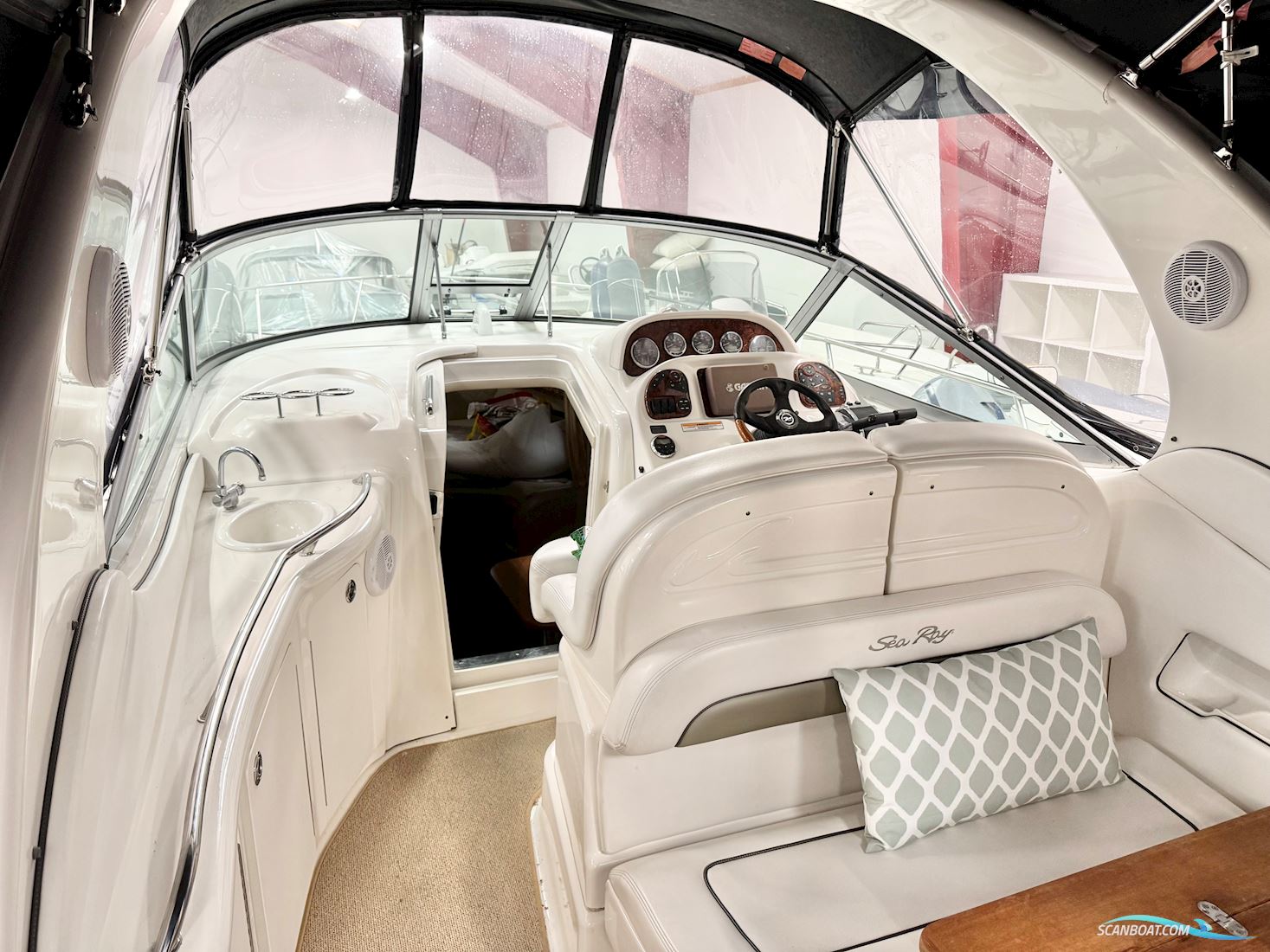 SeaRay 330