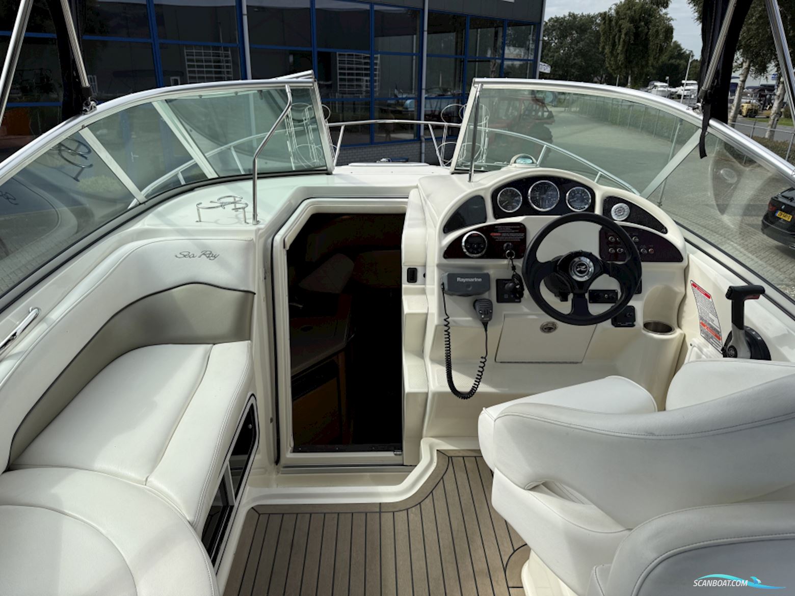 Searay Sundancer 275