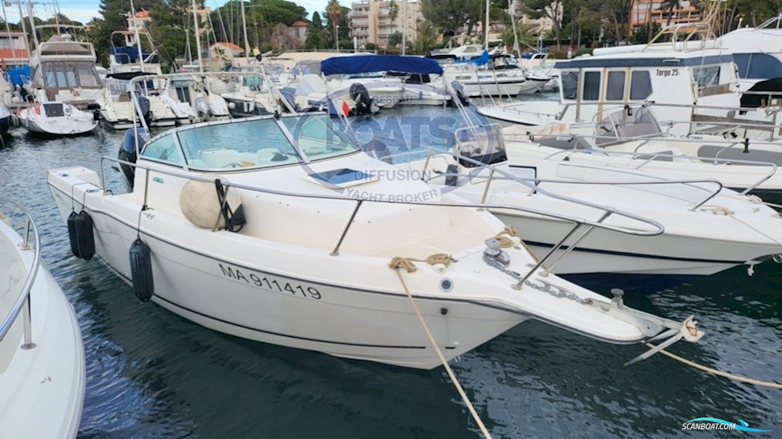 Seaswirl Striper 2600 OB