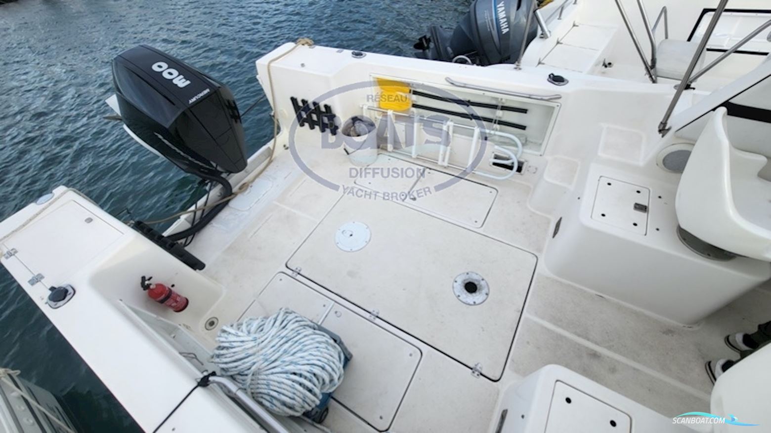 Seaswirl Striper 2600 OB