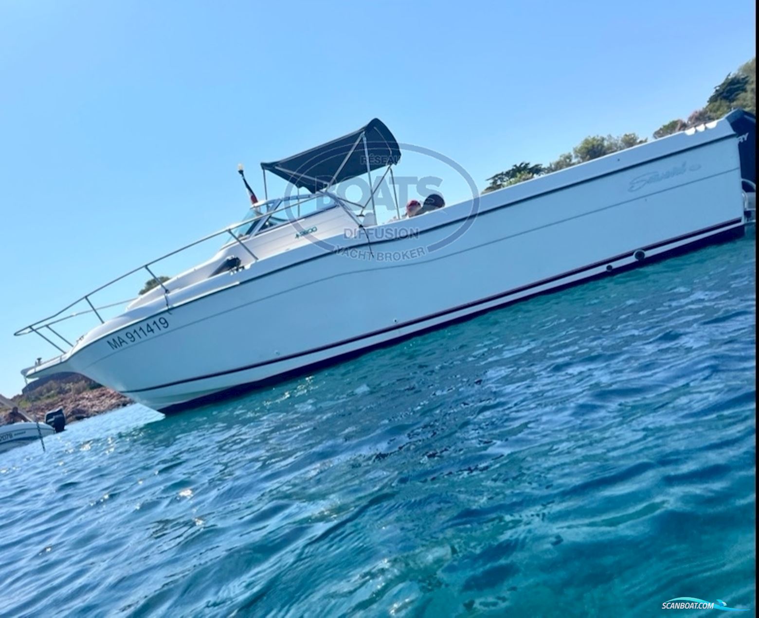 Seaswirl Striper 2600 OB