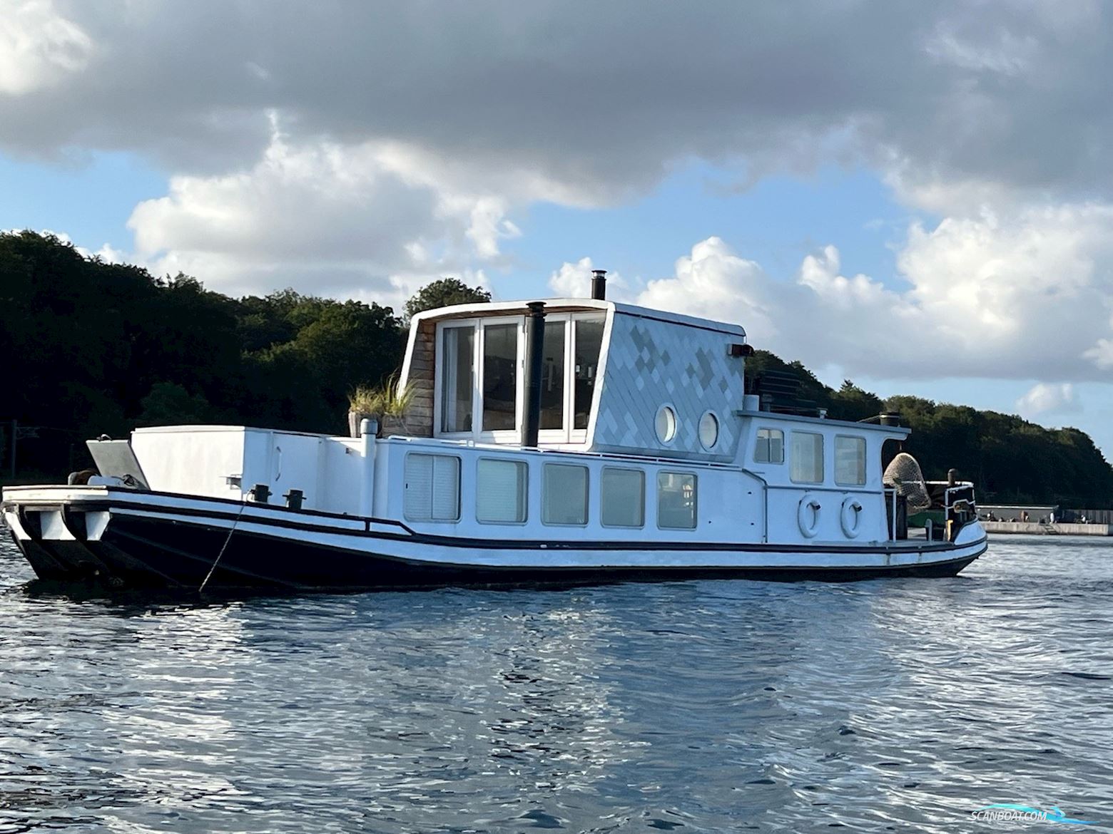 Sejlende Husbåd Motorbåd 1956, med Scania 6 cylindre
 motor, Danmark