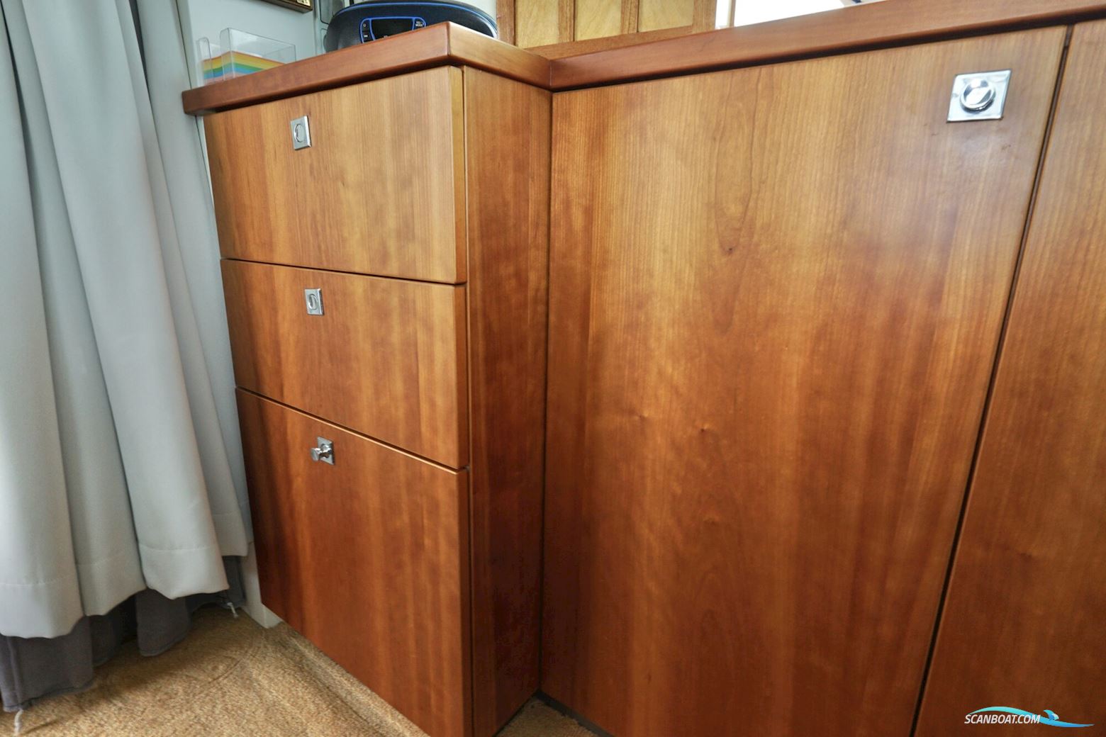 Serious Yachts Gently Low Bridge 14.50 Sedan