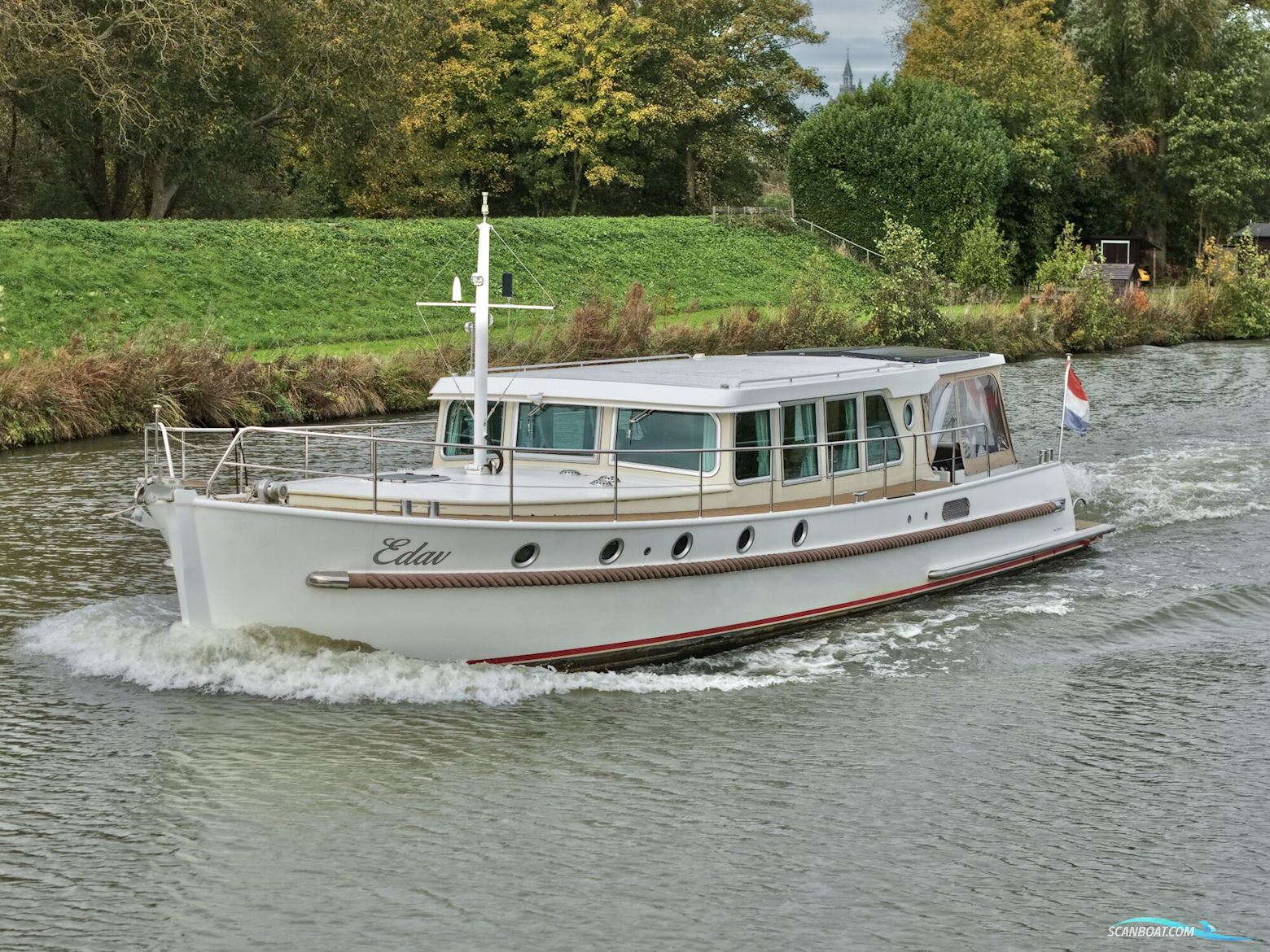 Serious Yachts Gently Low Bridge 45 Sedan