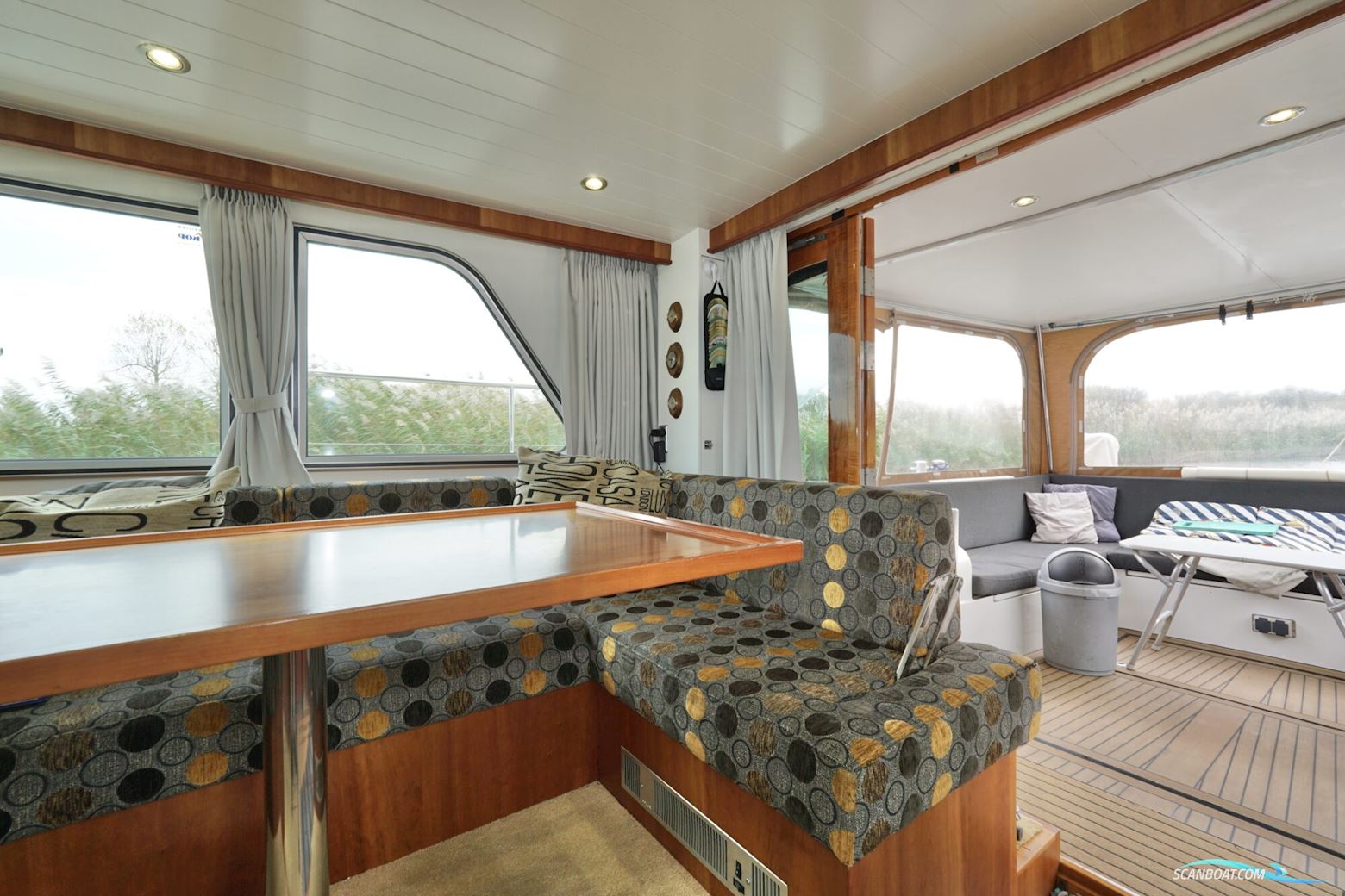 Serious Yachts Gently Low Bridge 45 Sedan
