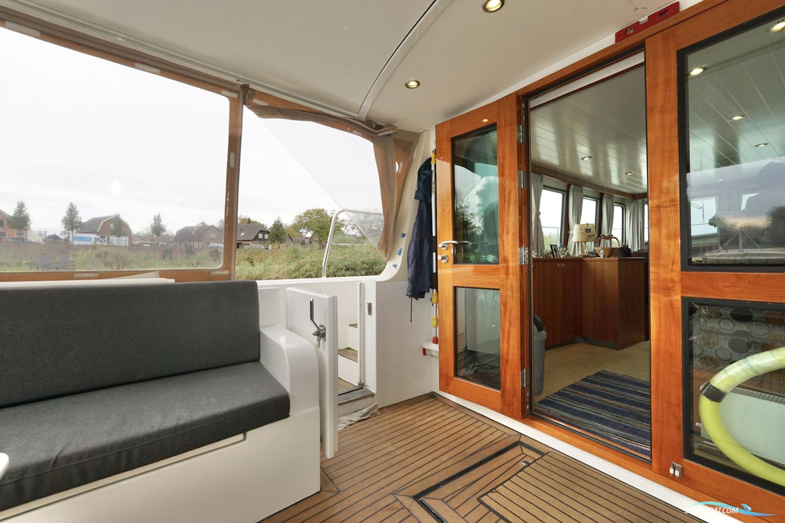 Serious Yachts Gently Low Bridge 45 Sedan