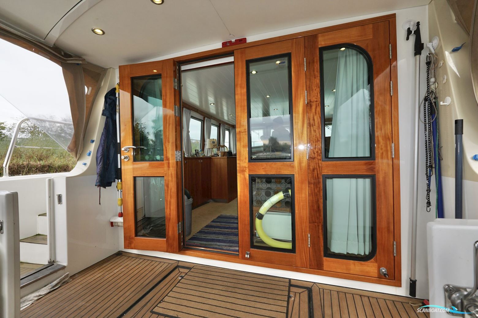 Serious Yachts Gently Low Bridge 45 Sedan