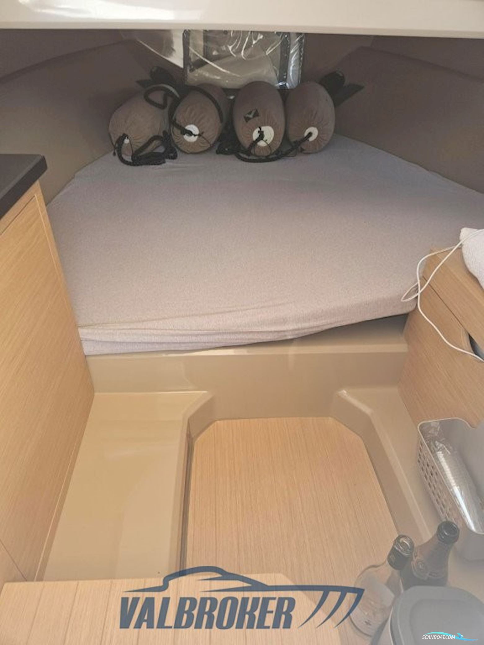 Sessa Marine Key Largo 24