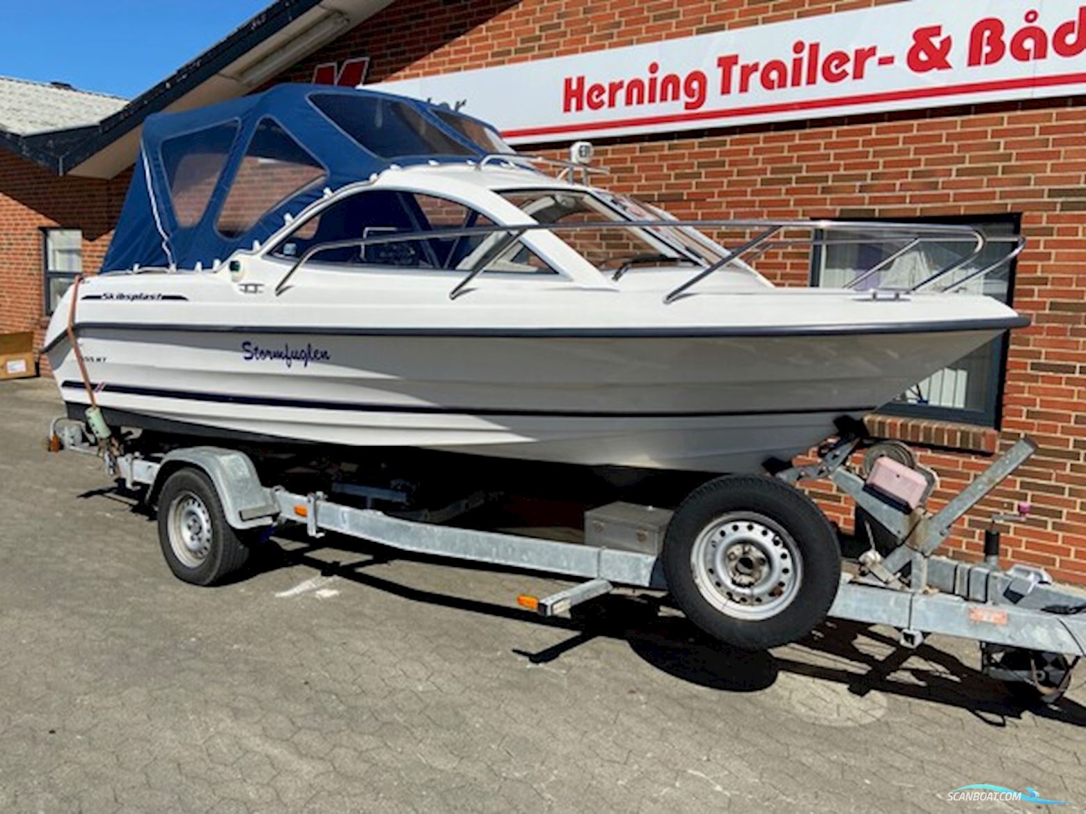 Skibsplast 555 HT m/Honda F100 hk og Brenderup trailer