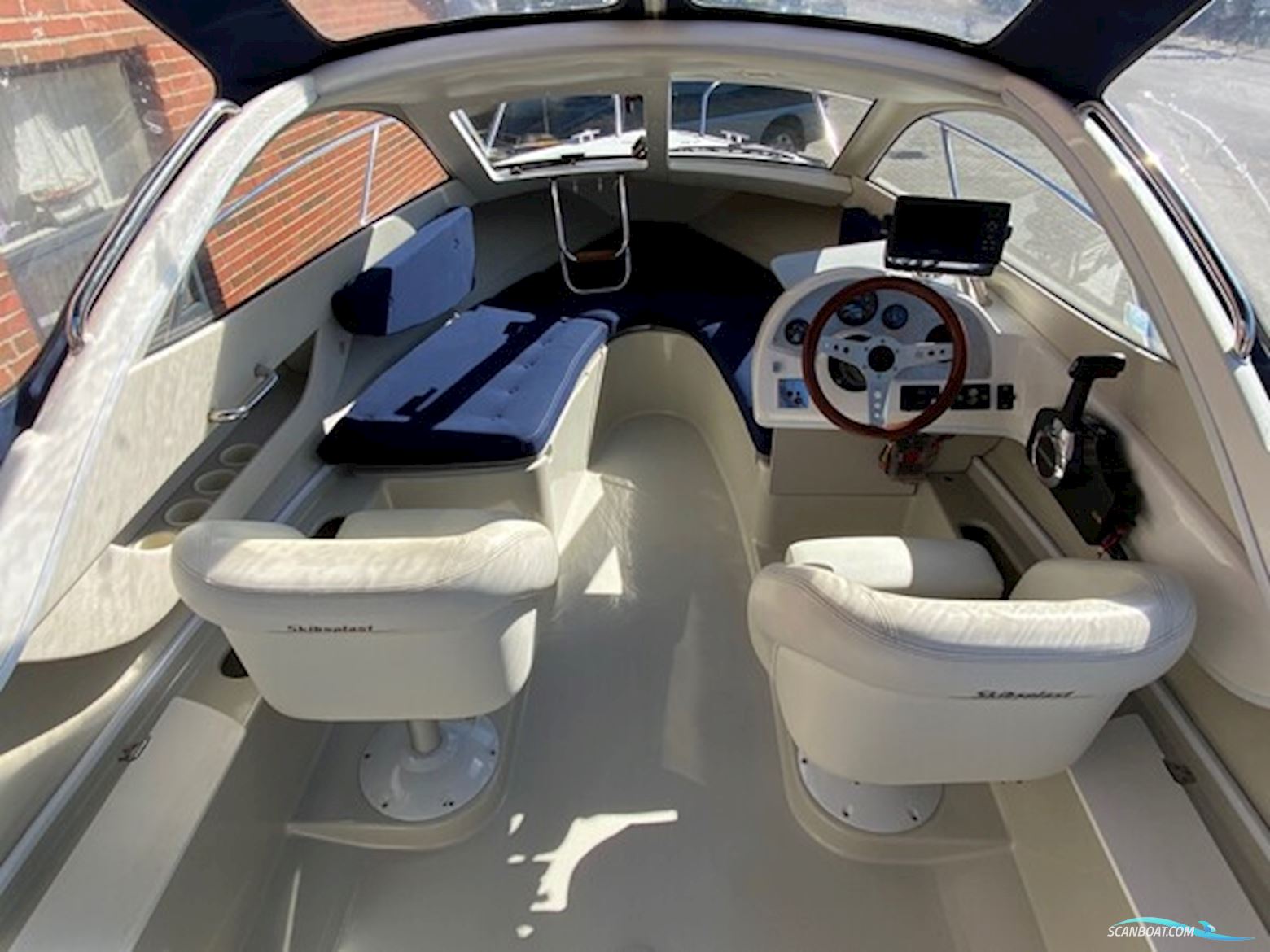 Skibsplast 555 HT m/Honda F100 hk og Brenderup trailer