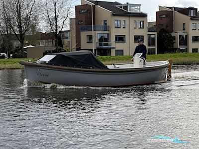 Sloep Kaag Life Boat 740 Klb Motorbåd 2006, med Yanmar 3YM30 Scheepsmotor Nu Voor Het Saaie Stukje. De Yanmar 3YM30 Ontwikkelt 28,6 pk Bij 3600 Tpm of 26,9 pk Continu Bij 3490 Tpm Uit Zijn 1115cc O motor, Holland