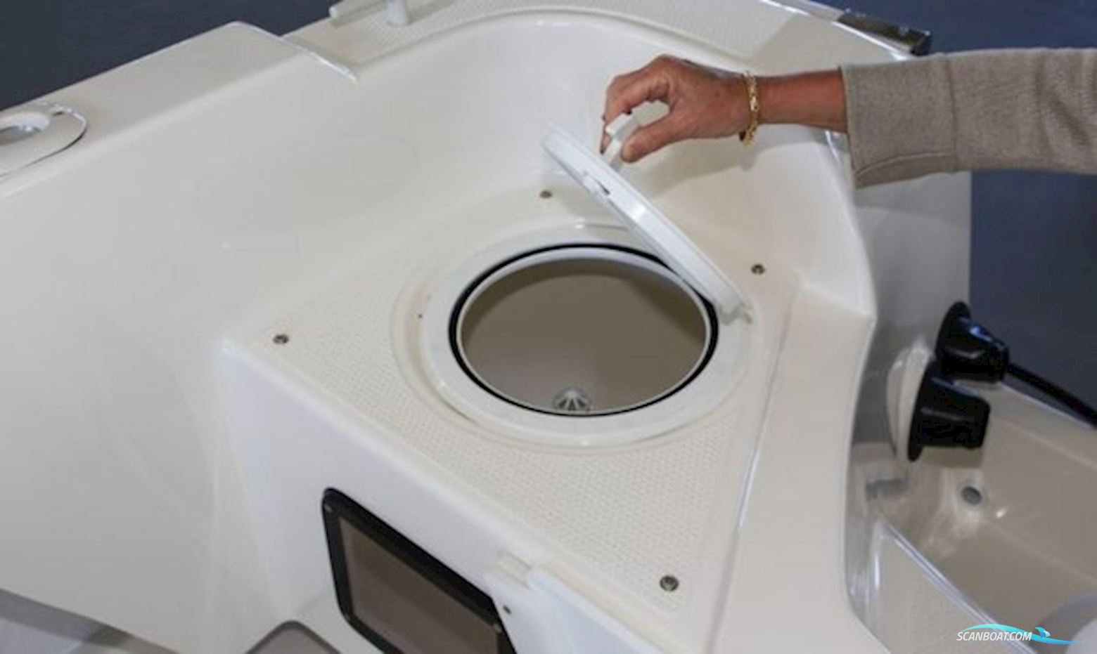 Smartliner 21 Cuddy med 100 hk Mercury-EFI CT 4 takt - udstyr.