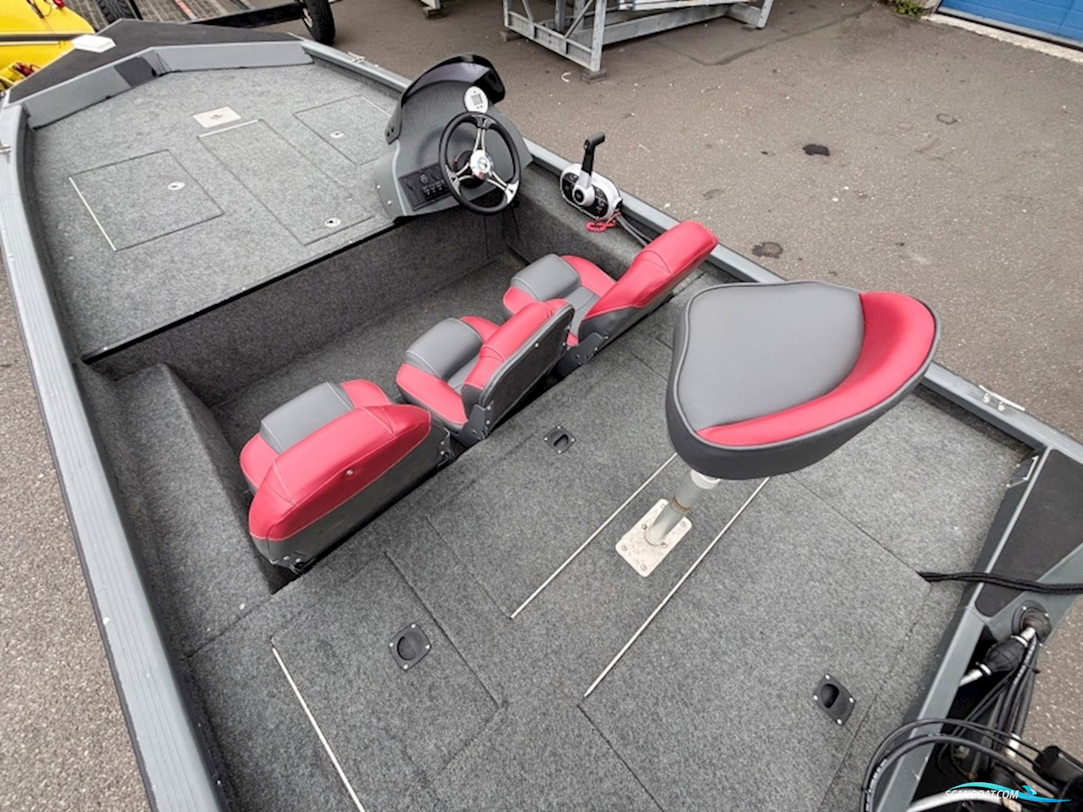 Smartliner 490 Bass Boat