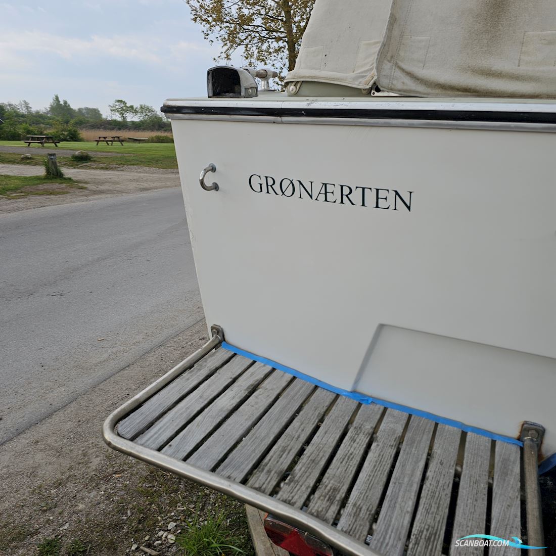 SOLGT - Coronet De Luxe 24 Cabin, Special Kun nu i April Nyere Mercury Motor