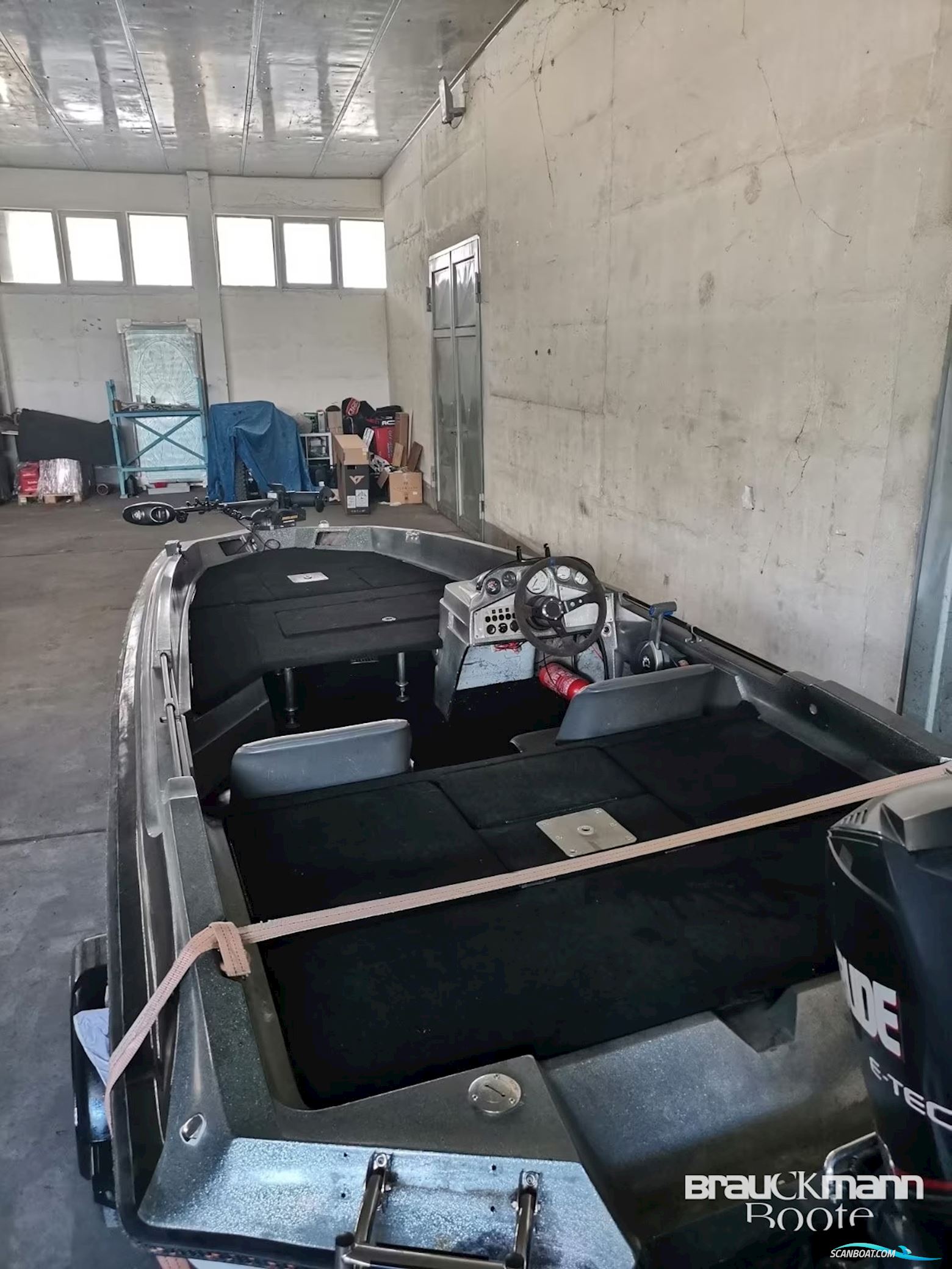 Stratos Boats 355 V